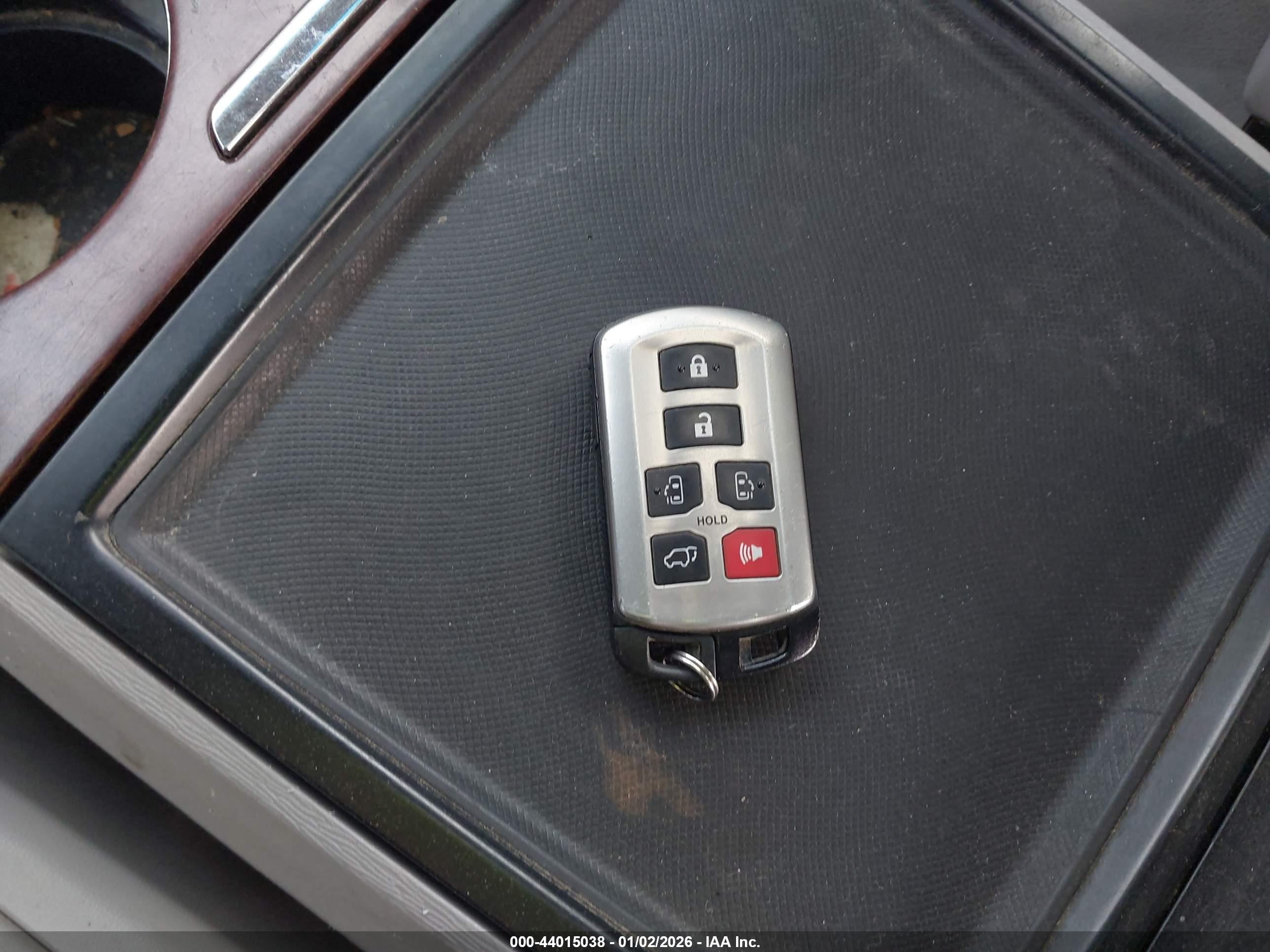 TOYOTA SIENNA image 11