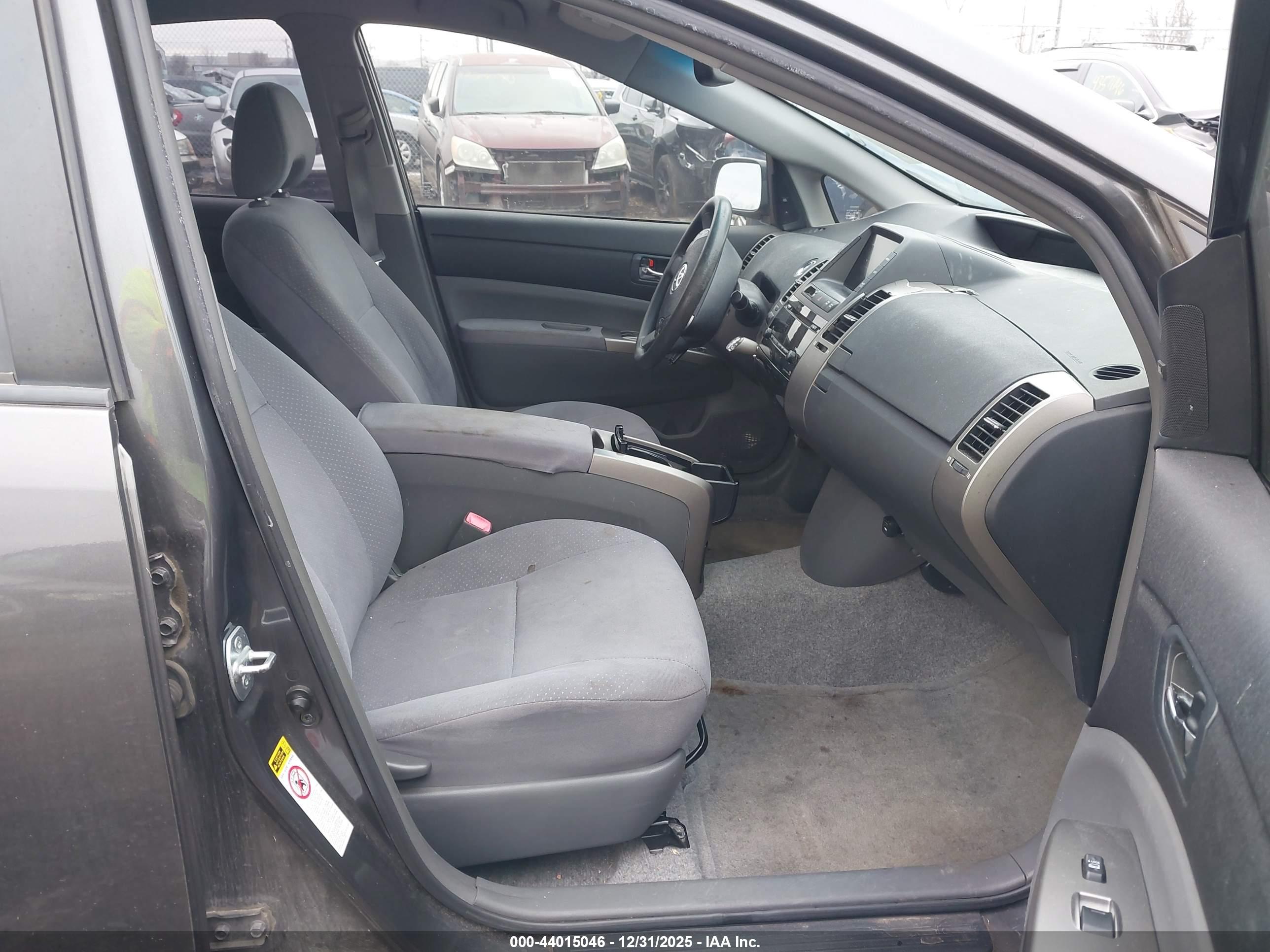 TOYOTA PRIUS image 5