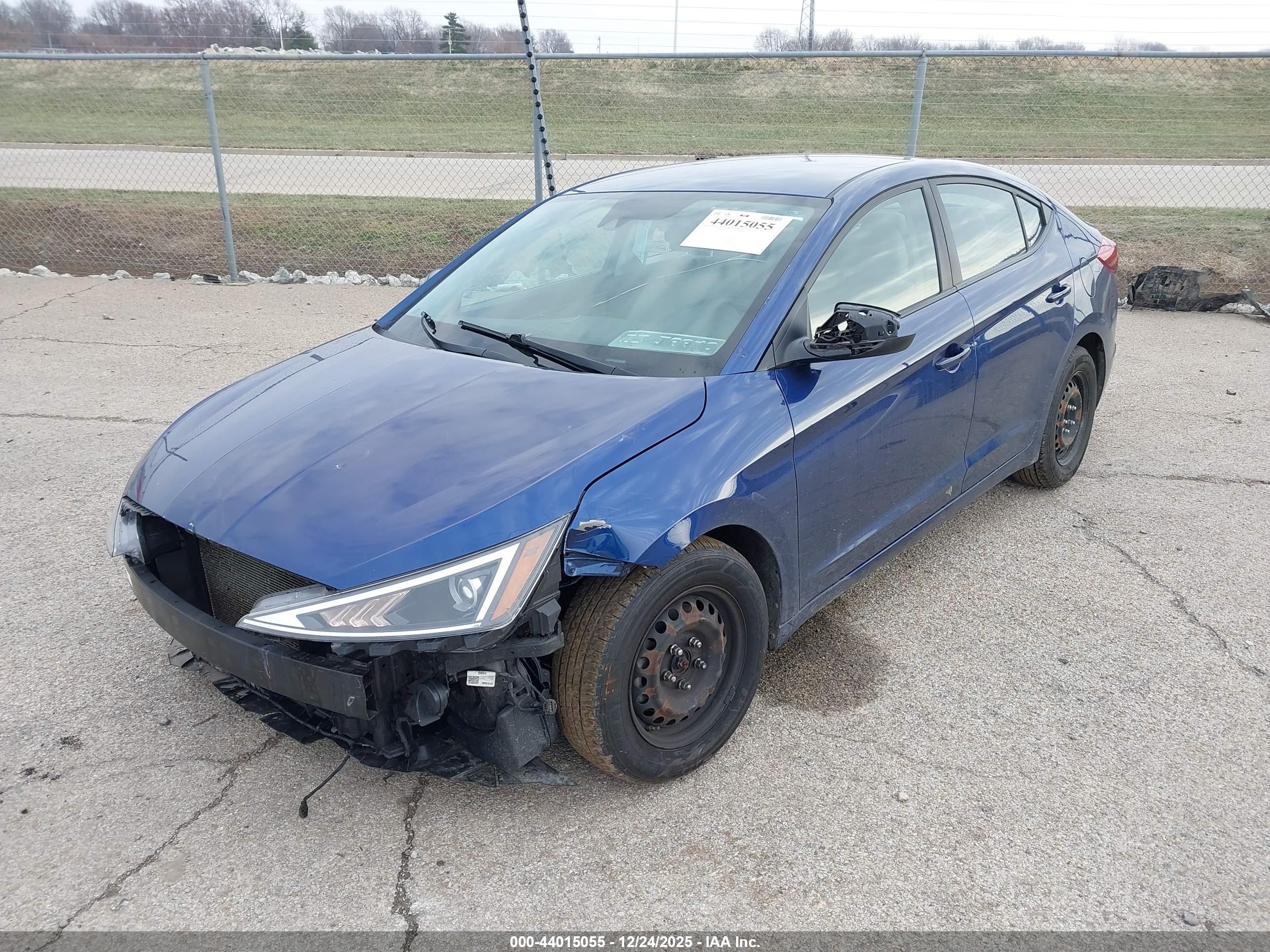HYUNDAI ELANTRA image 2