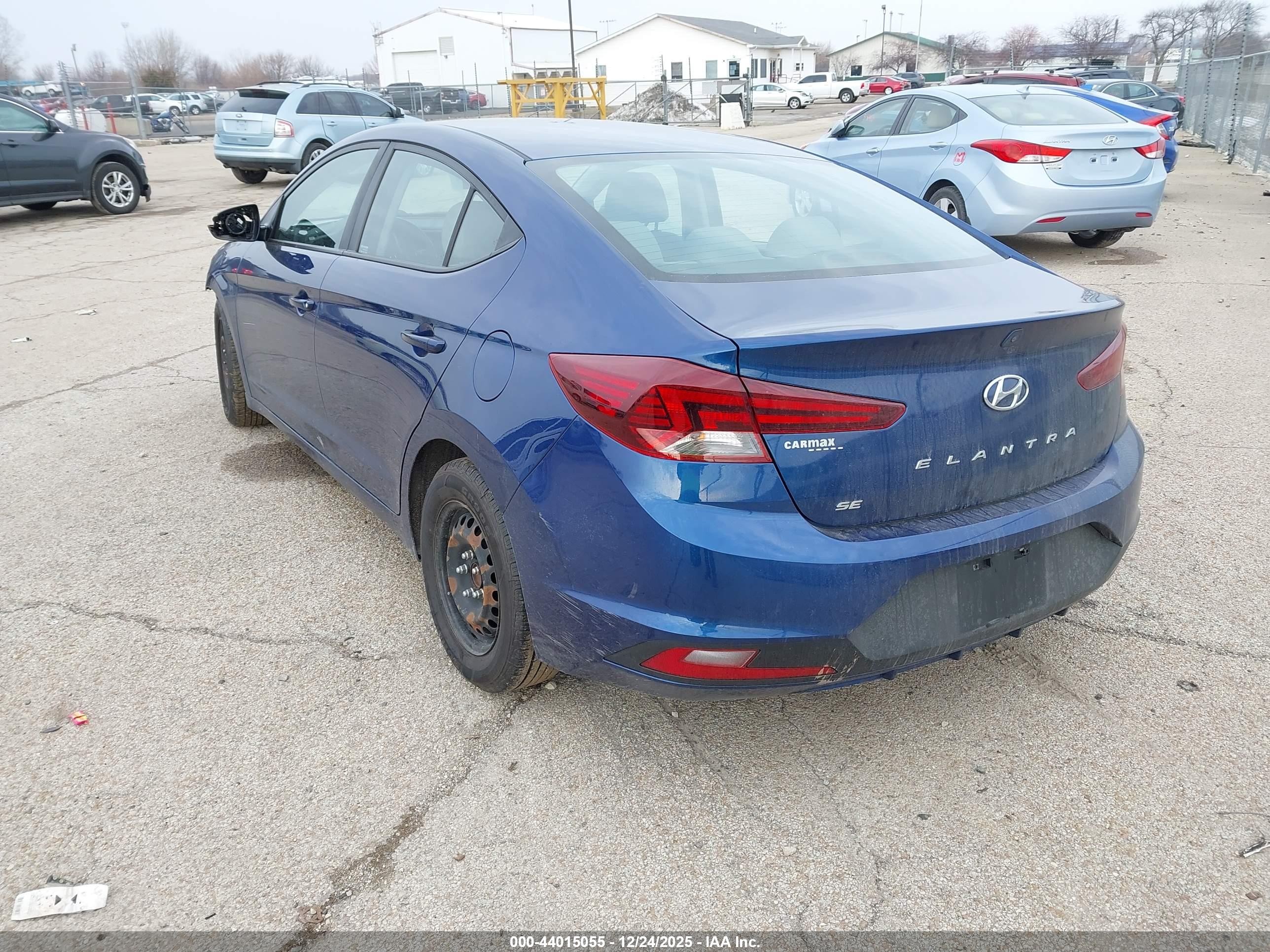 HYUNDAI ELANTRA image 3