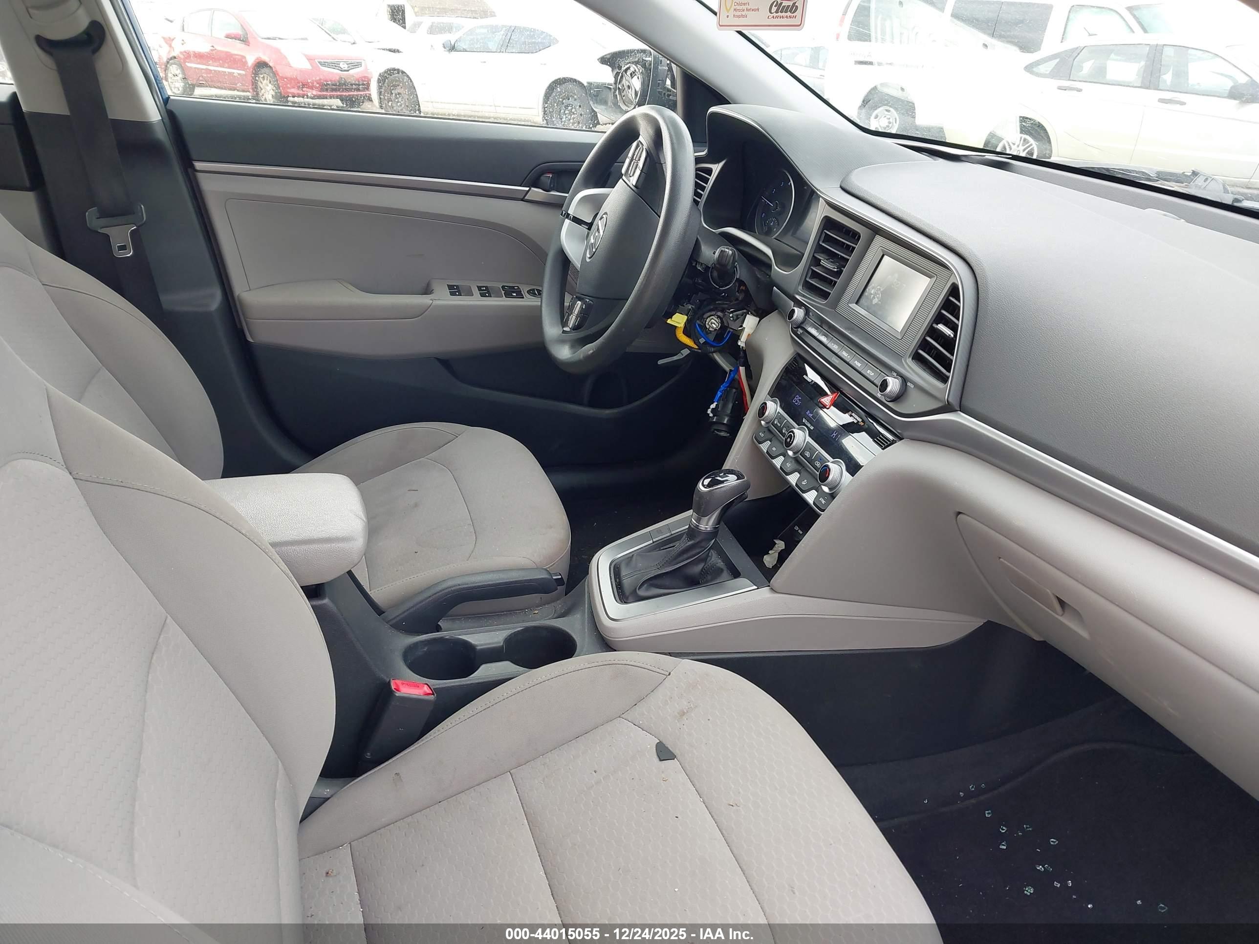 HYUNDAI ELANTRA image 5