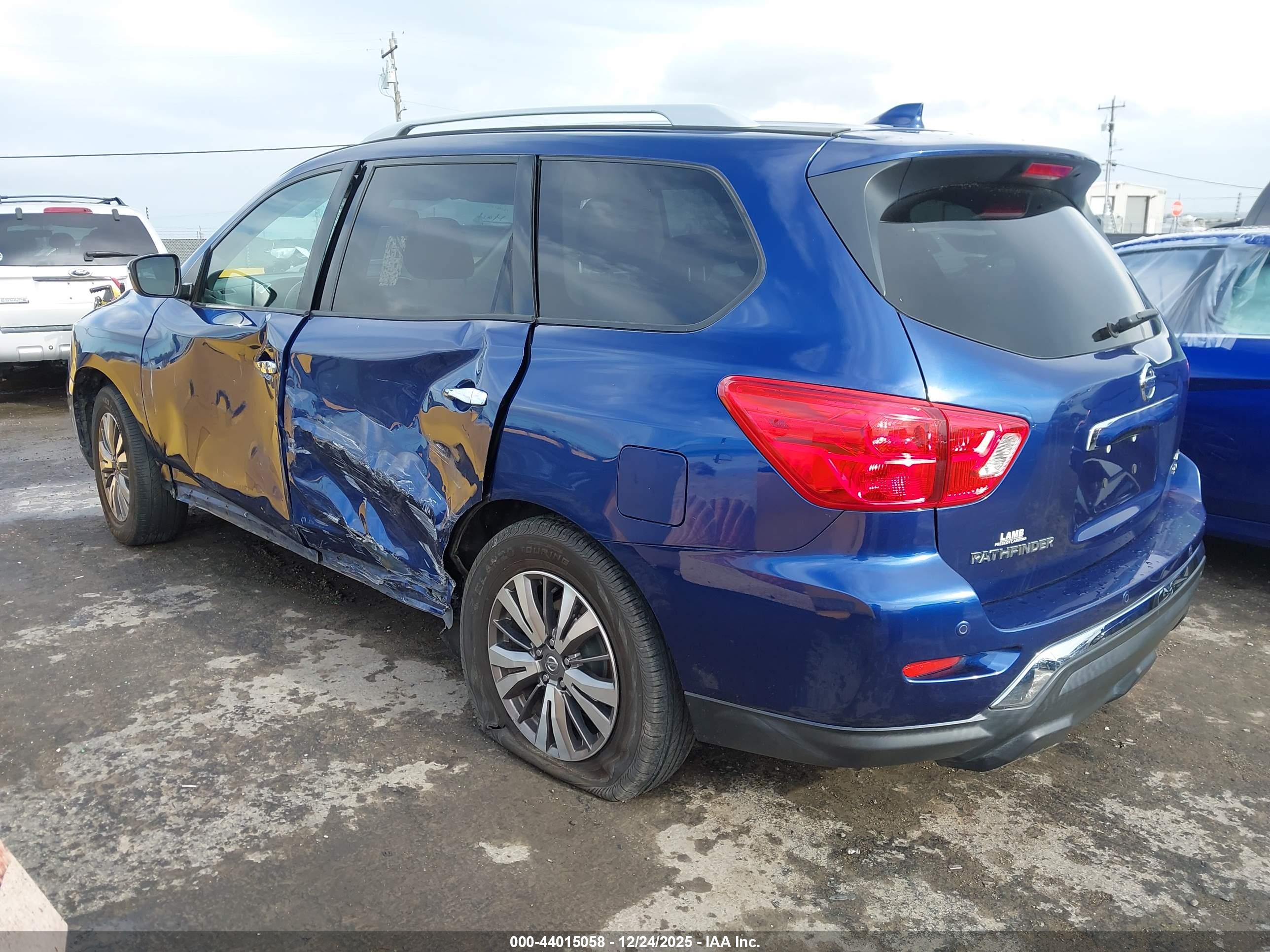 NISSAN PATHFINDER image 3