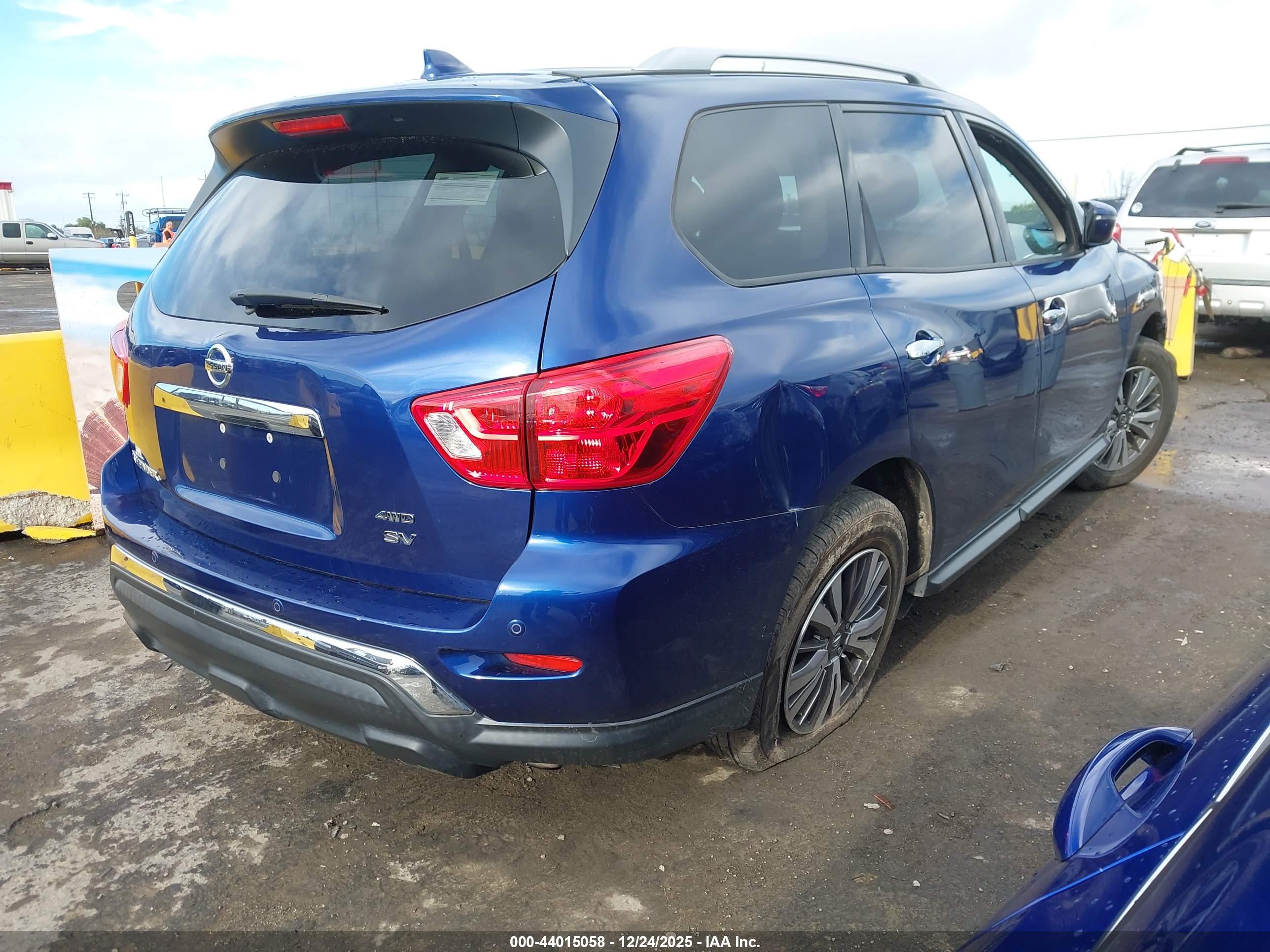 NISSAN PATHFINDER image 4