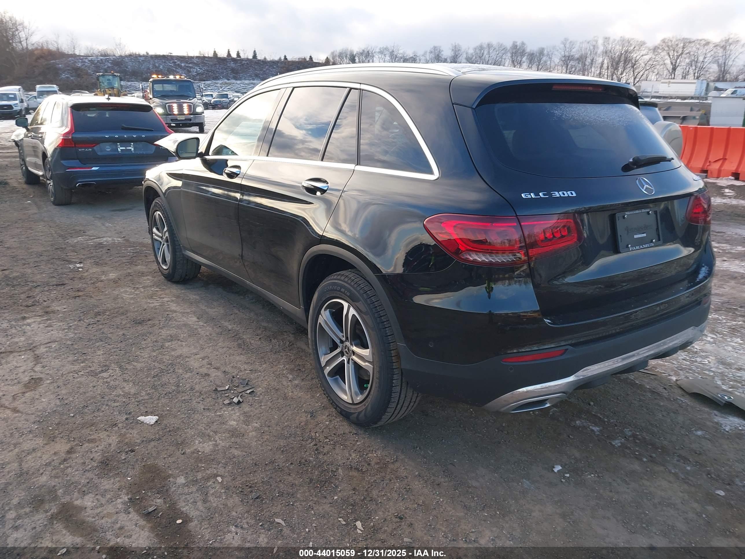 MERCEDES-BENZ GLC image 3