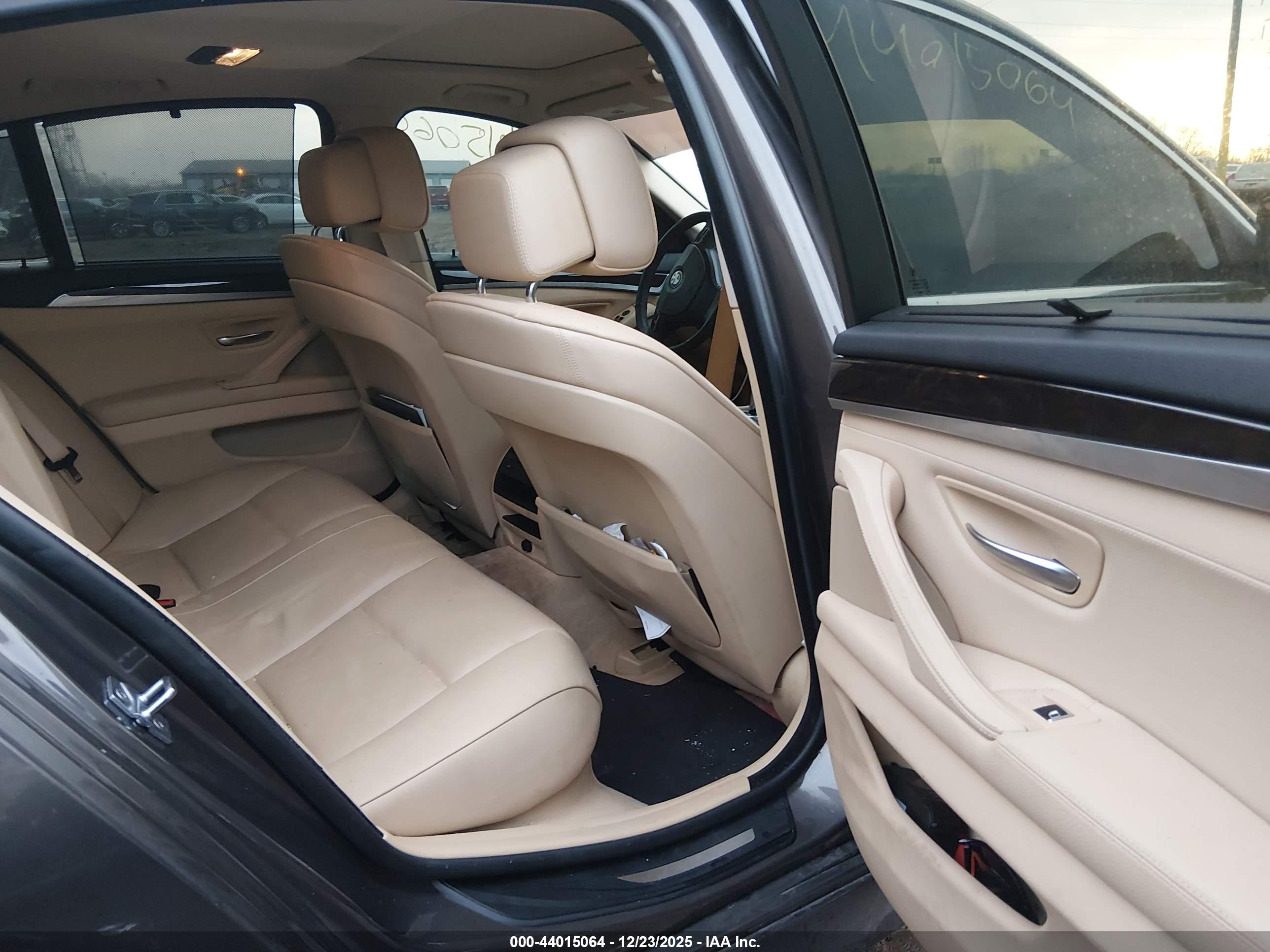 BMW 535I image 8