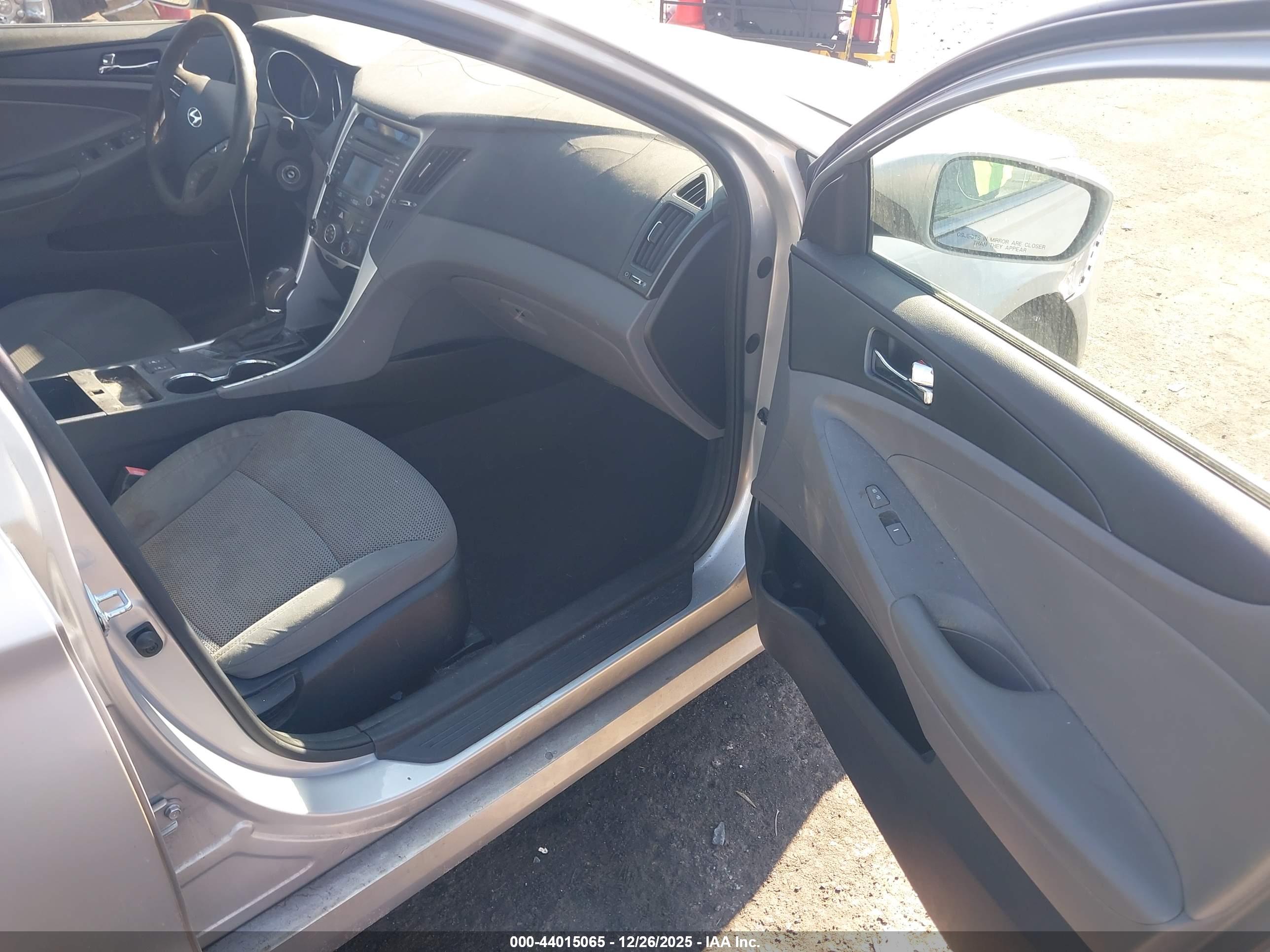 HYUNDAI SONATA image 5