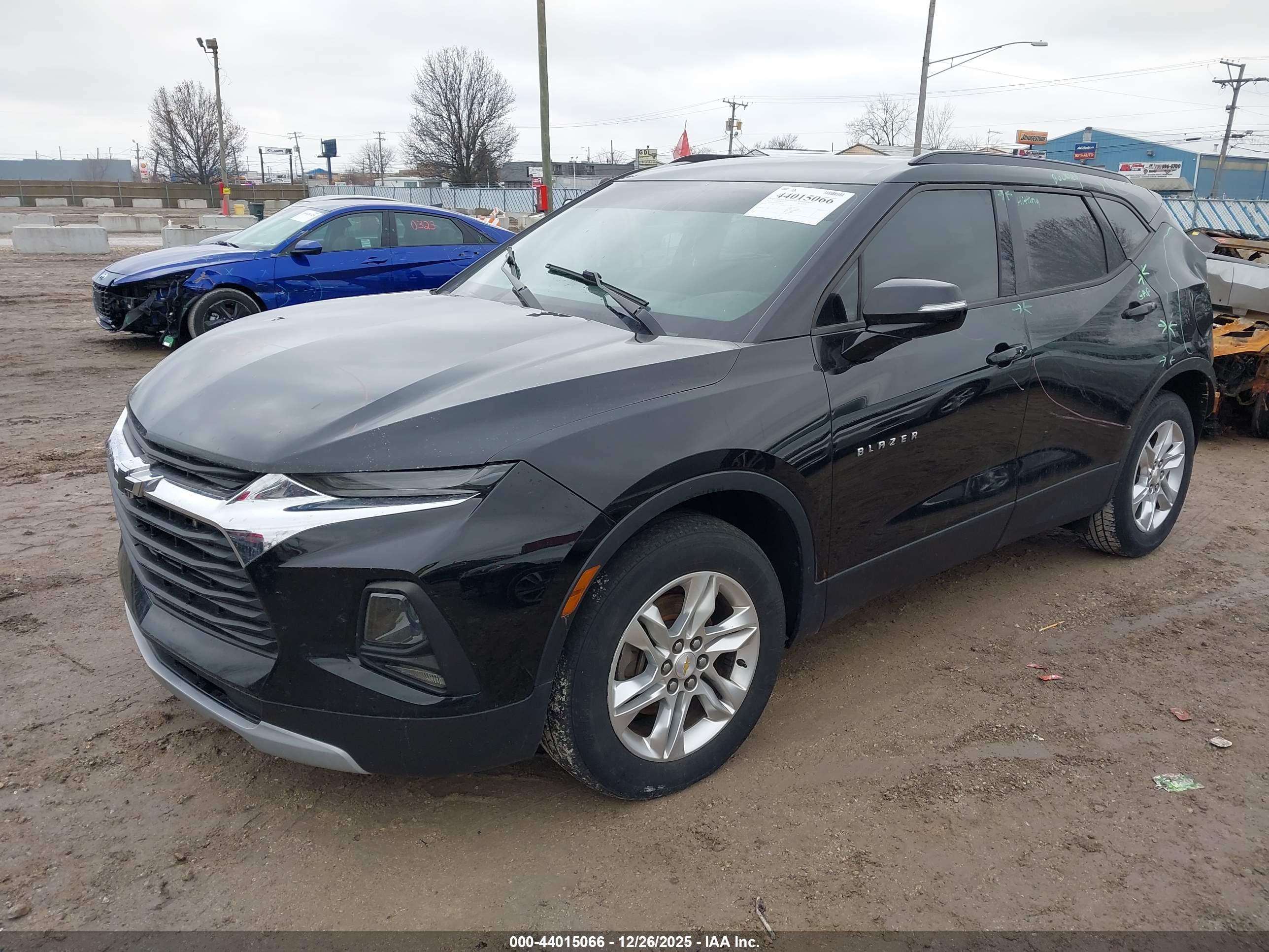 CHEVROLET BLAZER image 2