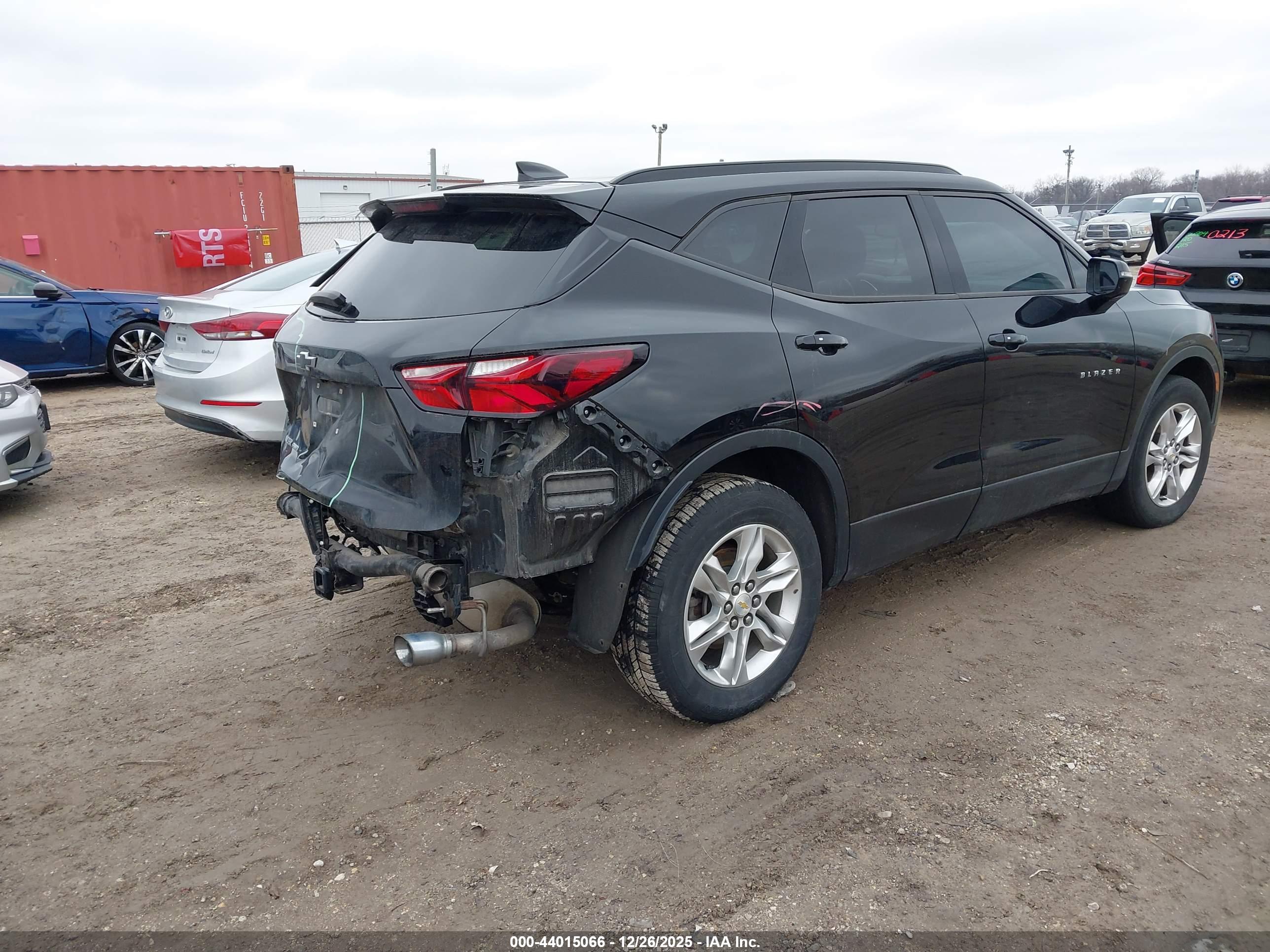 CHEVROLET BLAZER image 4