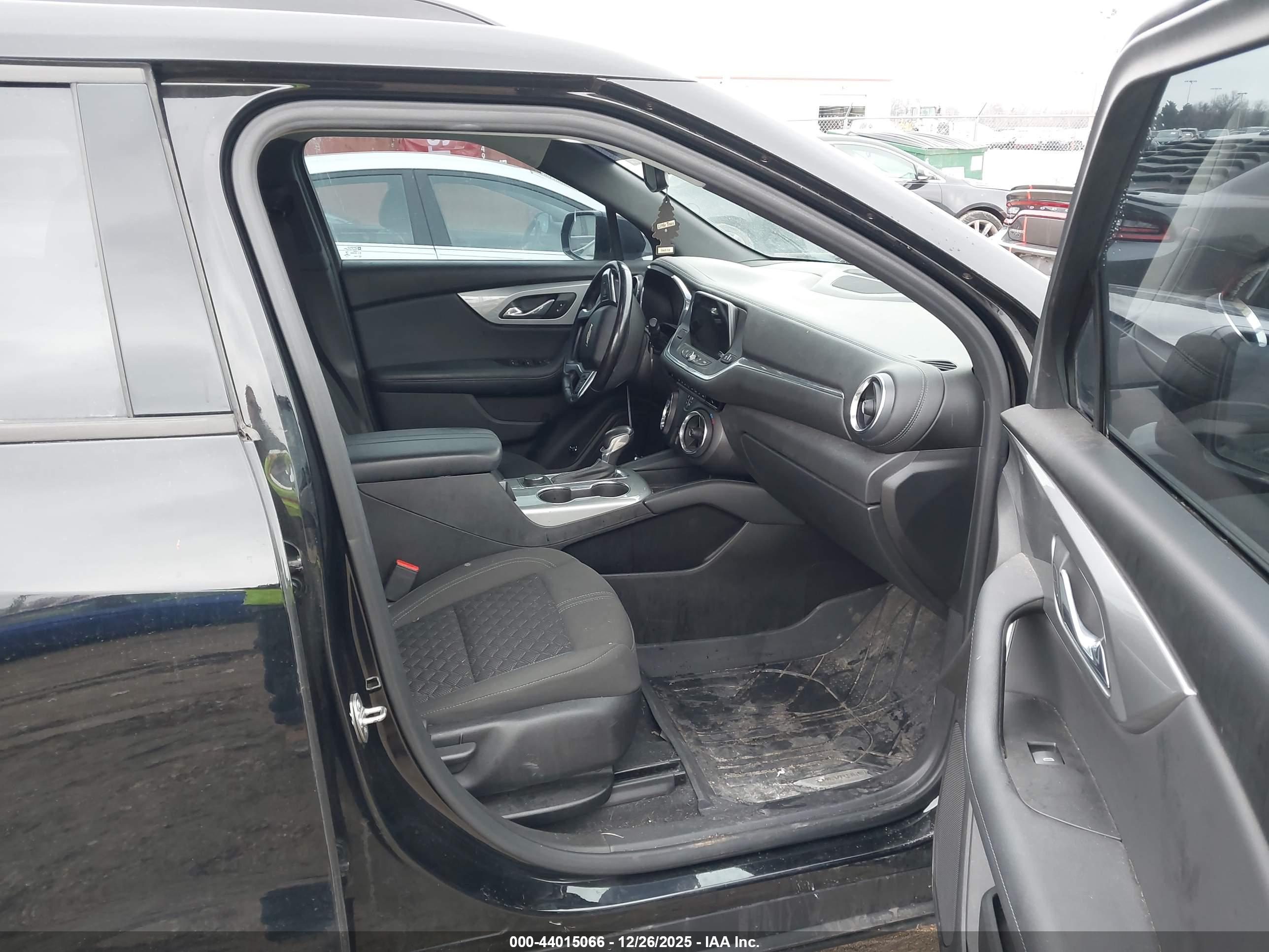 CHEVROLET BLAZER image 5