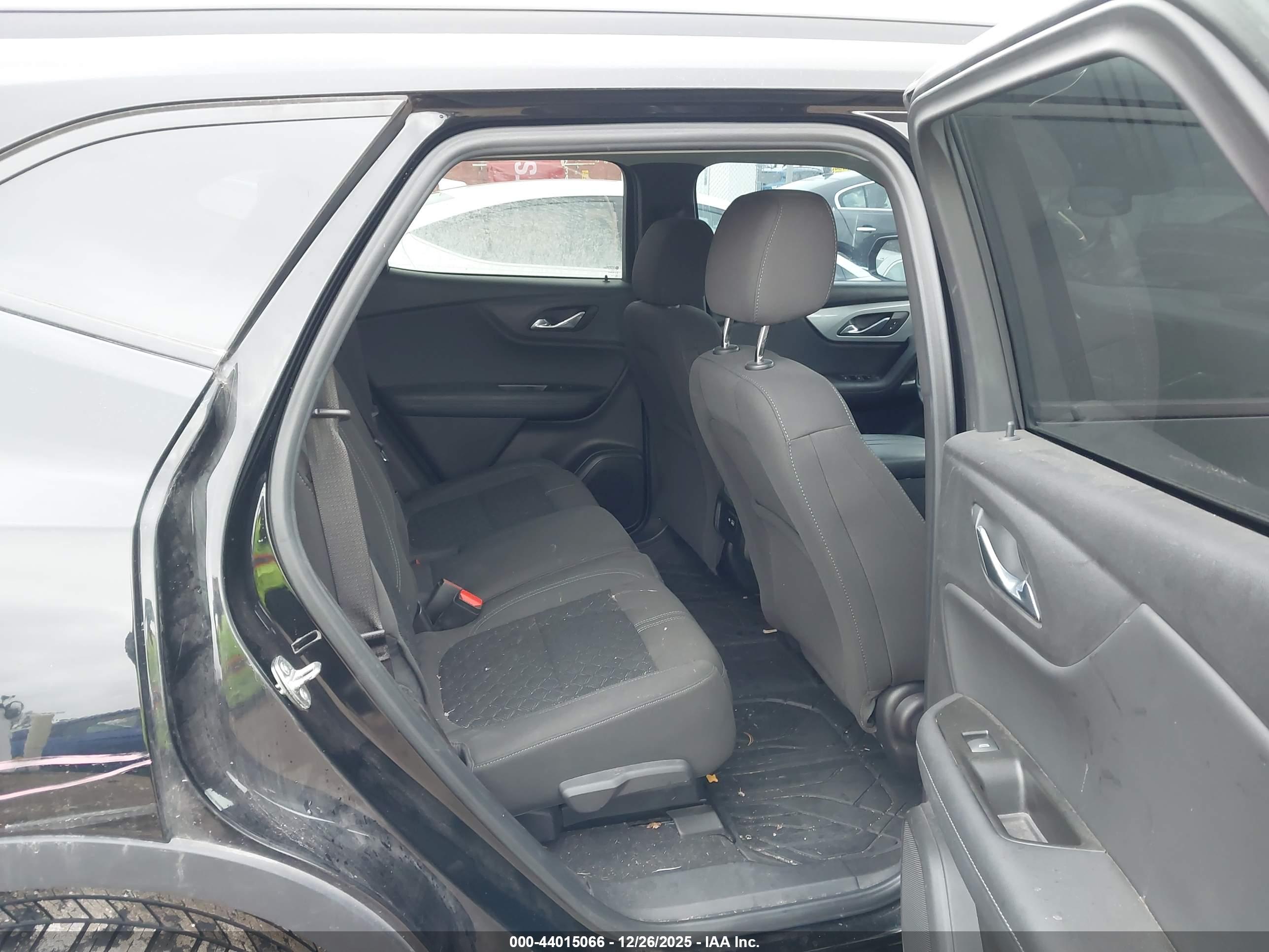 CHEVROLET BLAZER image 8