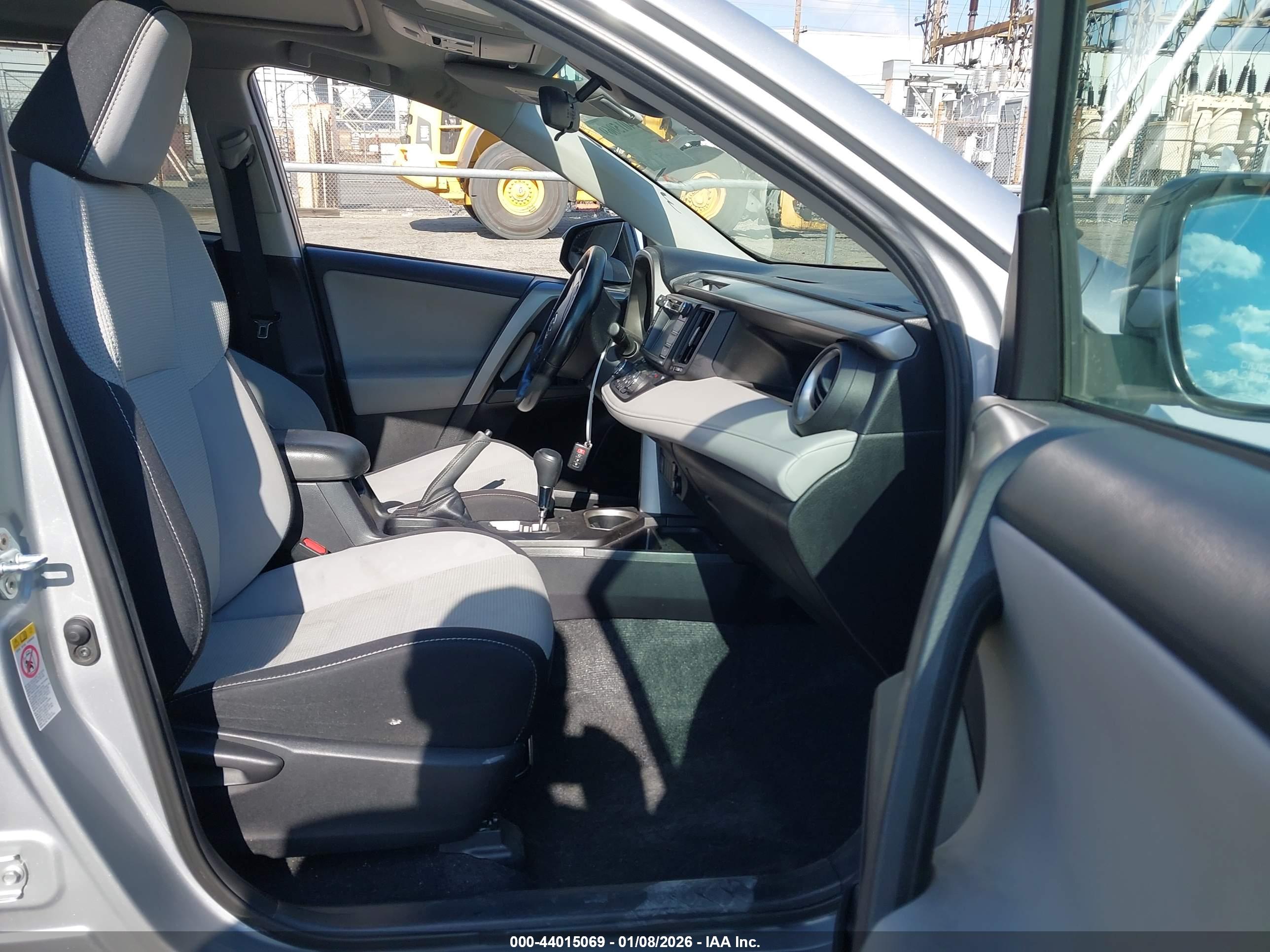 TOYOTA RAV4 image 5