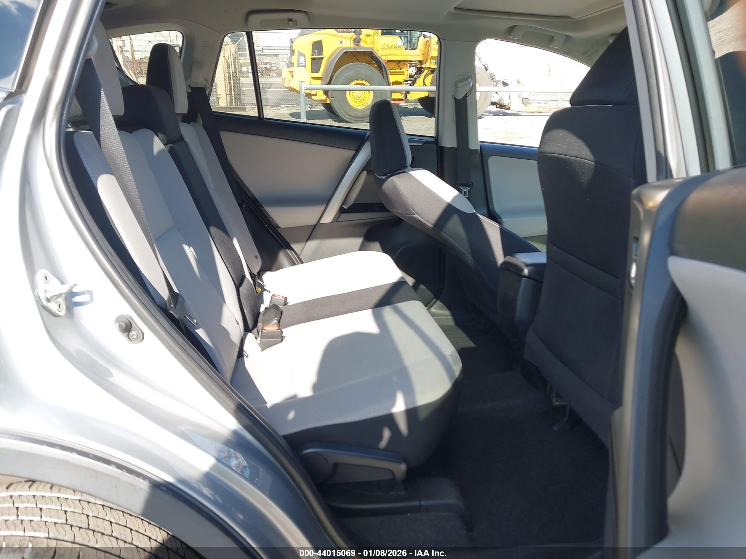 TOYOTA RAV4 image 8