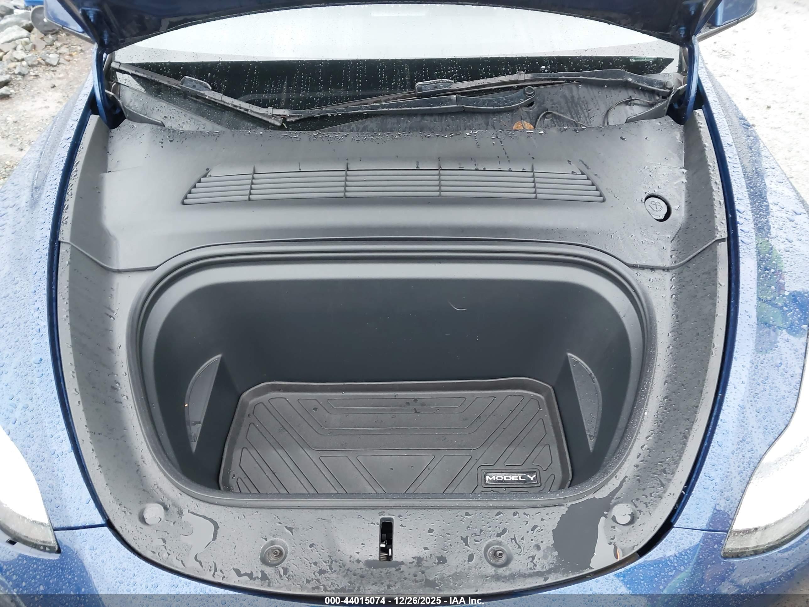 TESLA MODEL image 10
