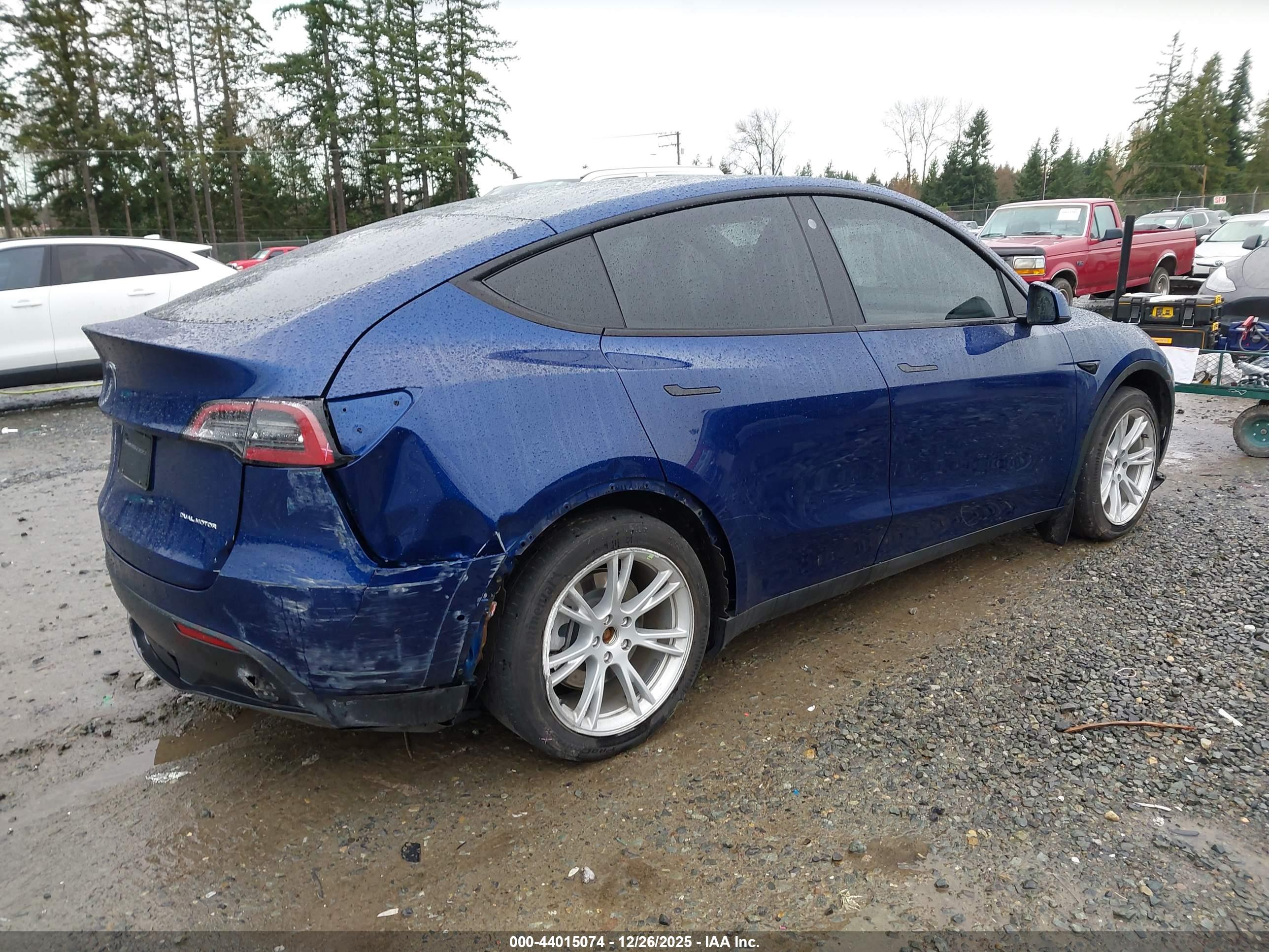 TESLA MODEL image 4