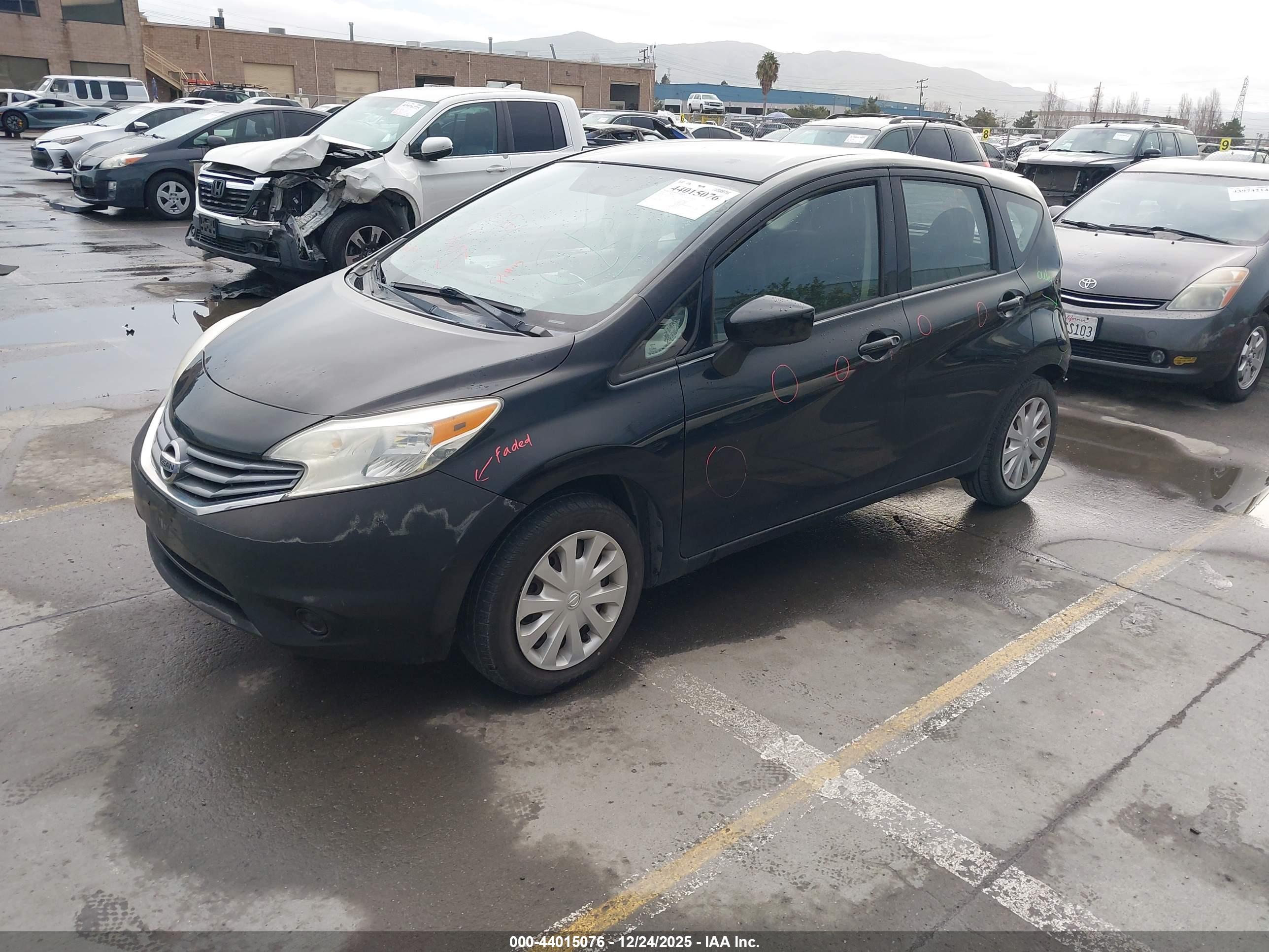 NISSAN VERSA image 2