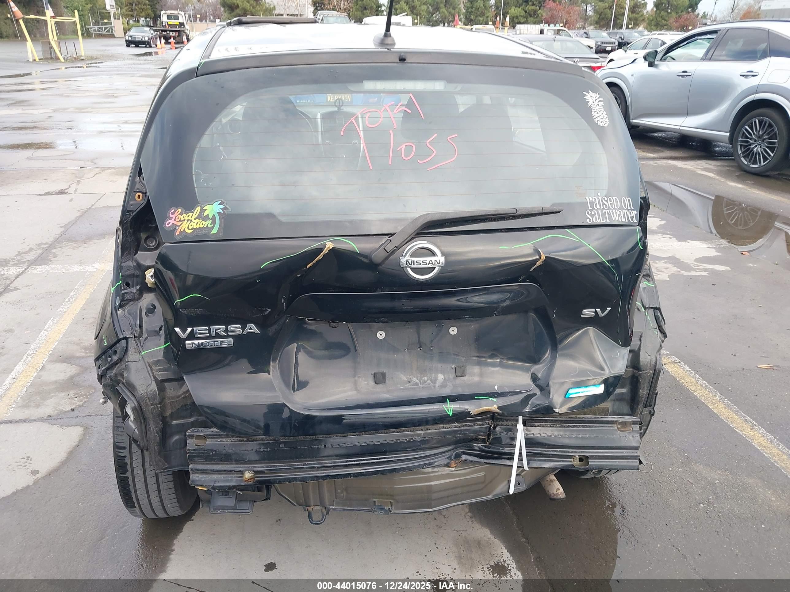 NISSAN VERSA image 6