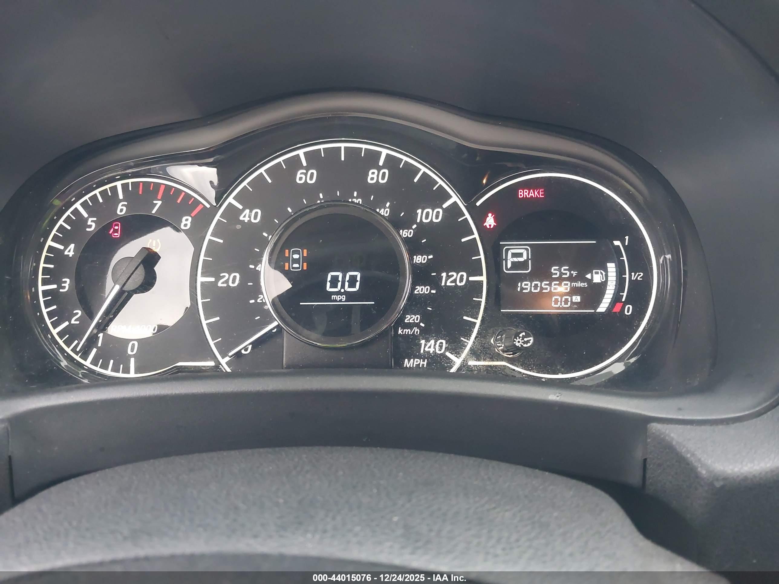 NISSAN VERSA image 7