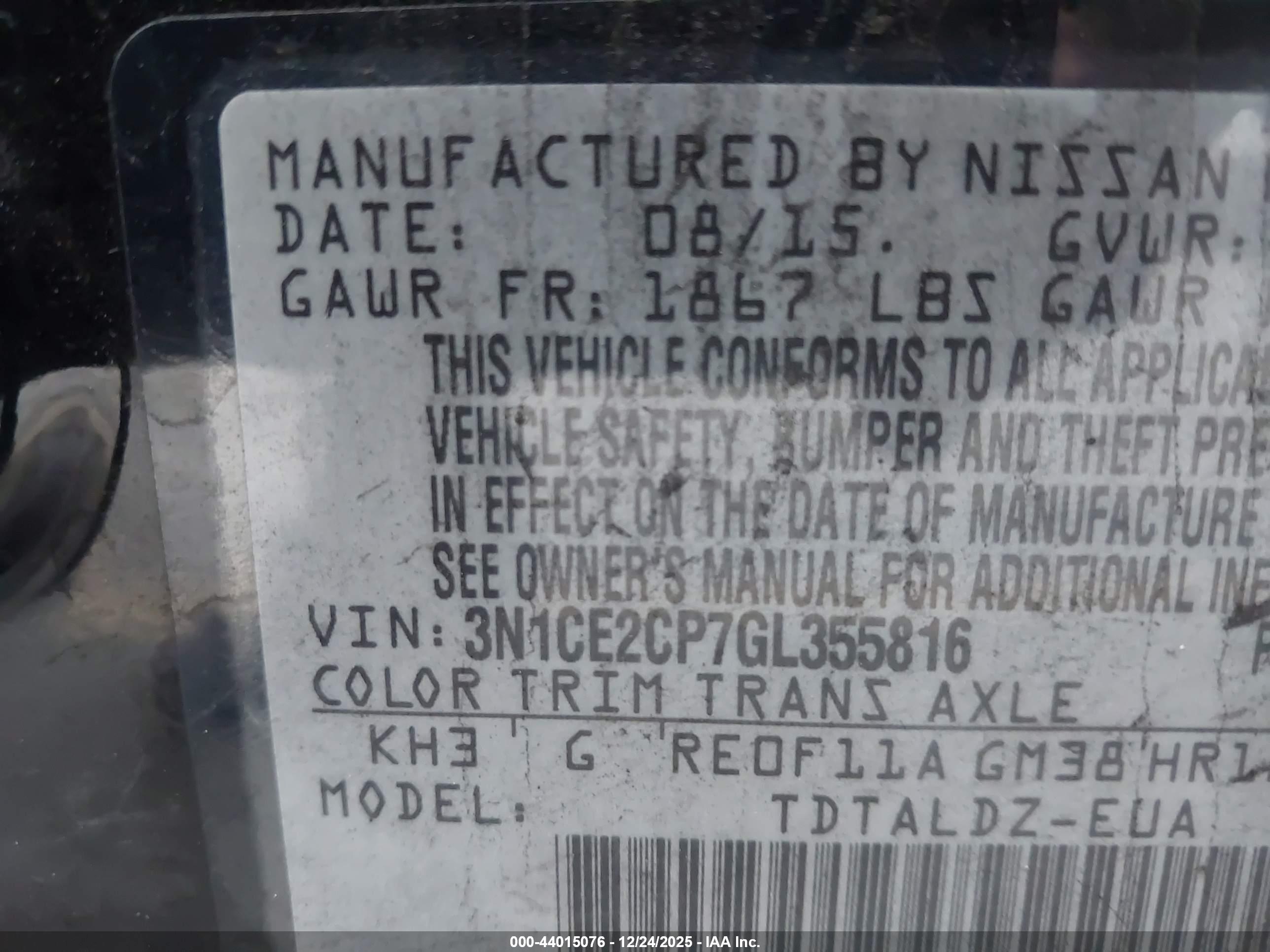 NISSAN VERSA image 9