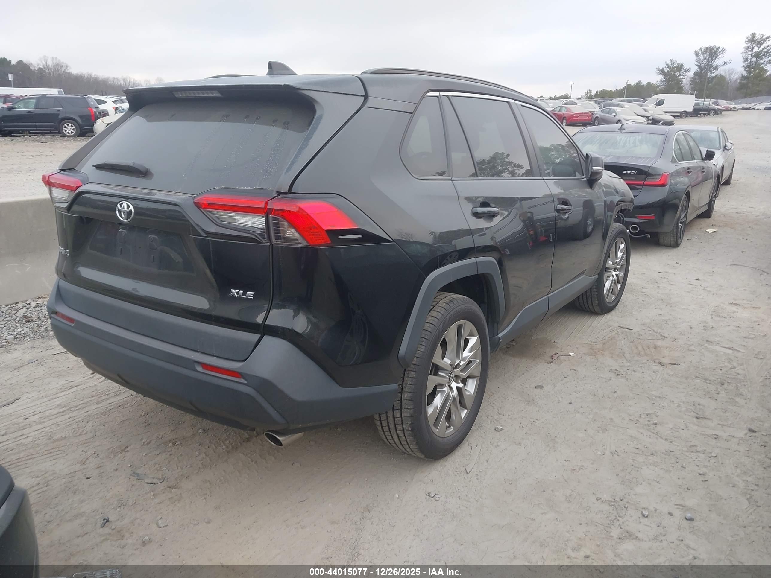 TOYOTA RAV4 image 4