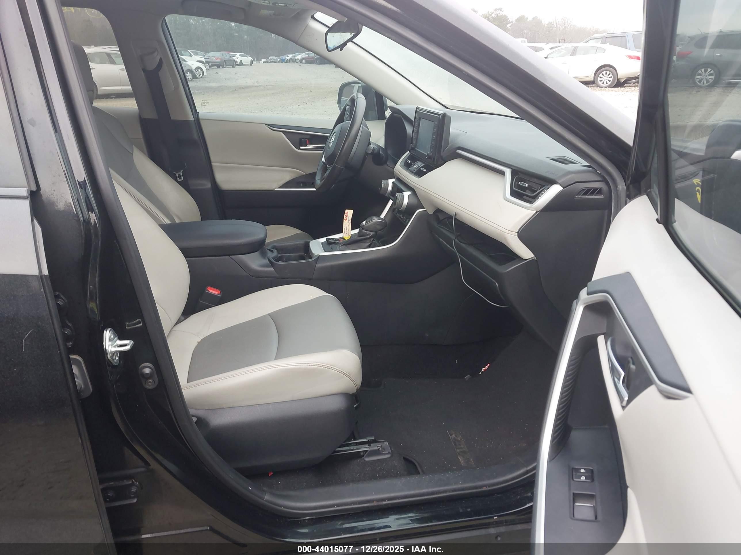 TOYOTA RAV4 image 5