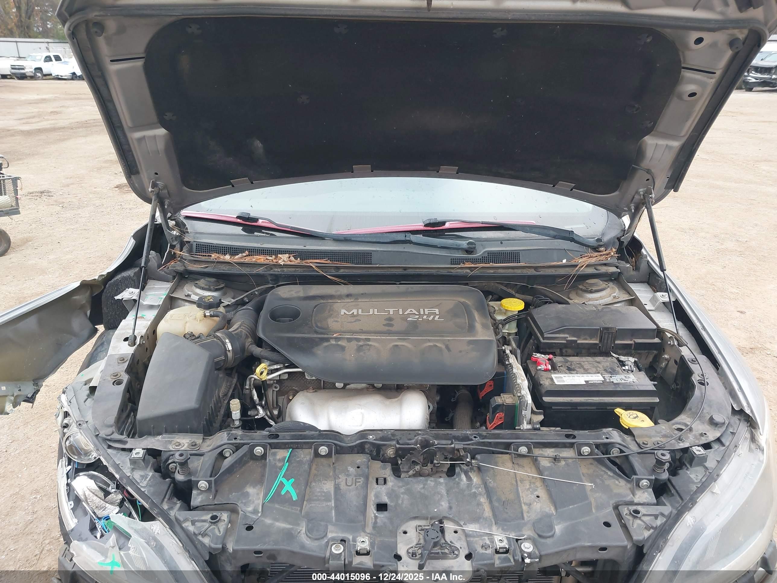CHRYSLER 200 image 10