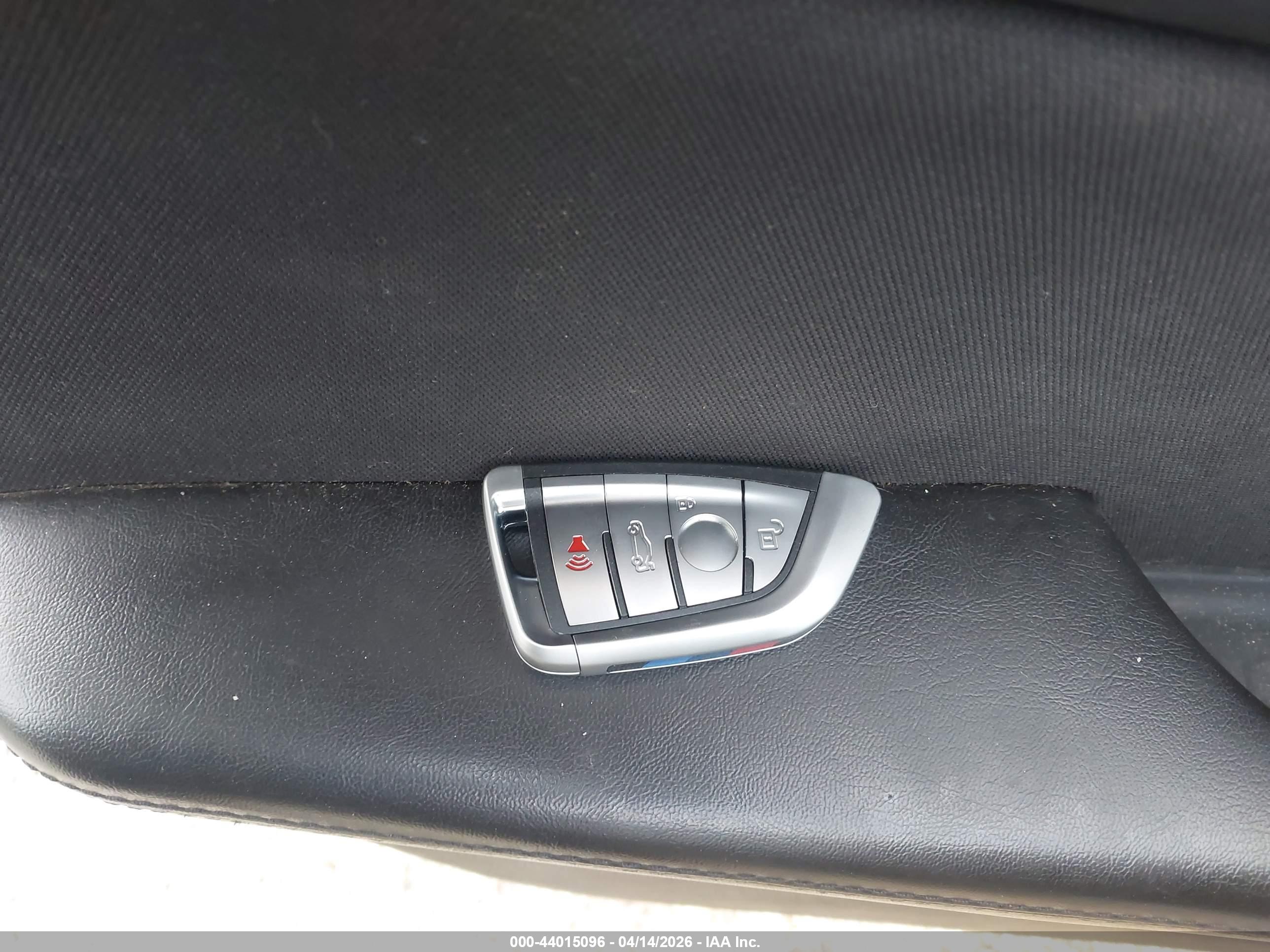 CHRYSLER 200 image 11