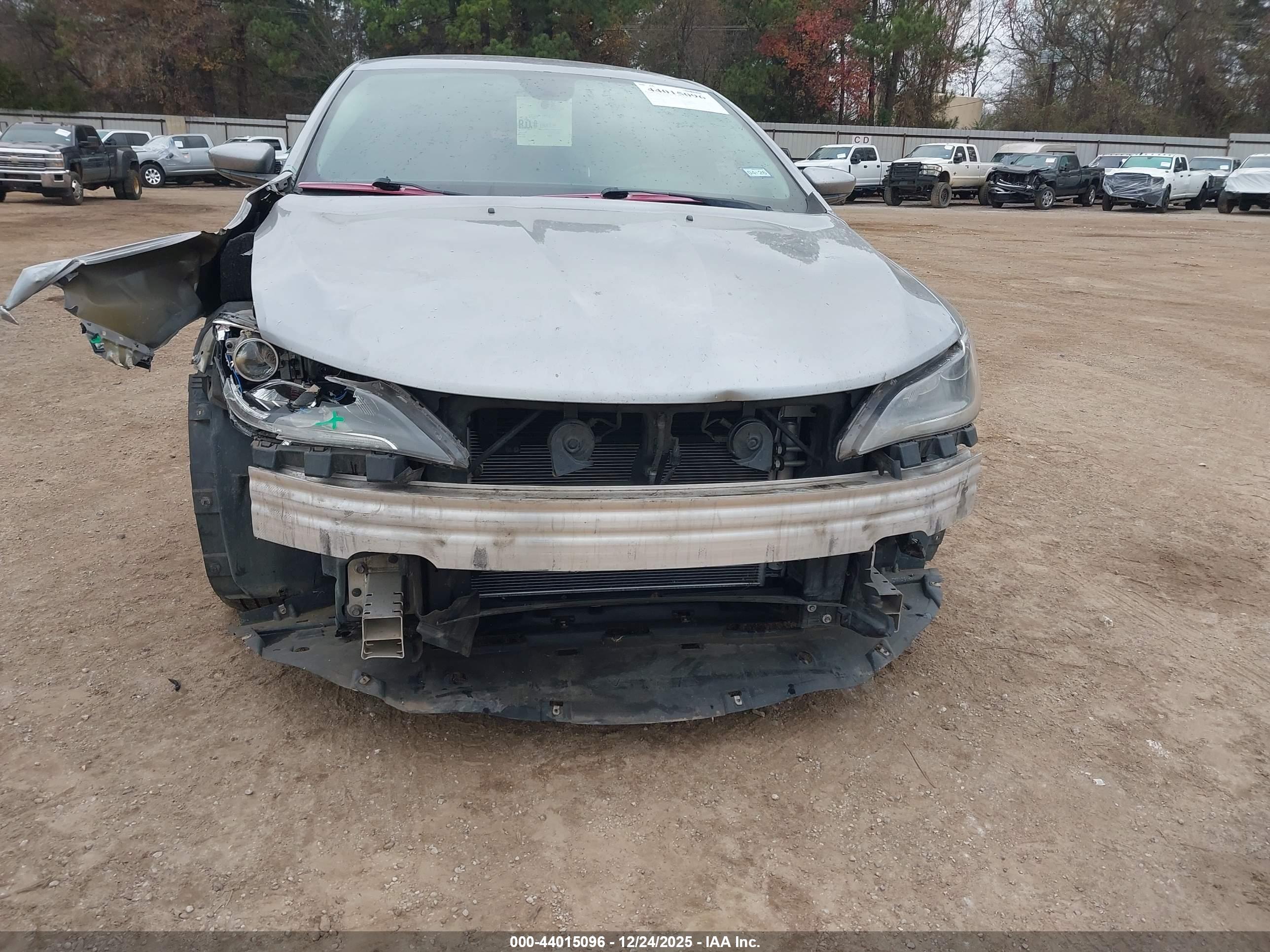 CHRYSLER 200 image 6