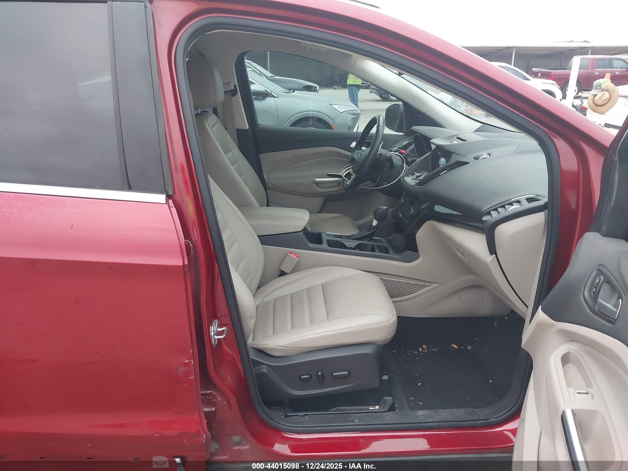 FORD ESCAPE image 5