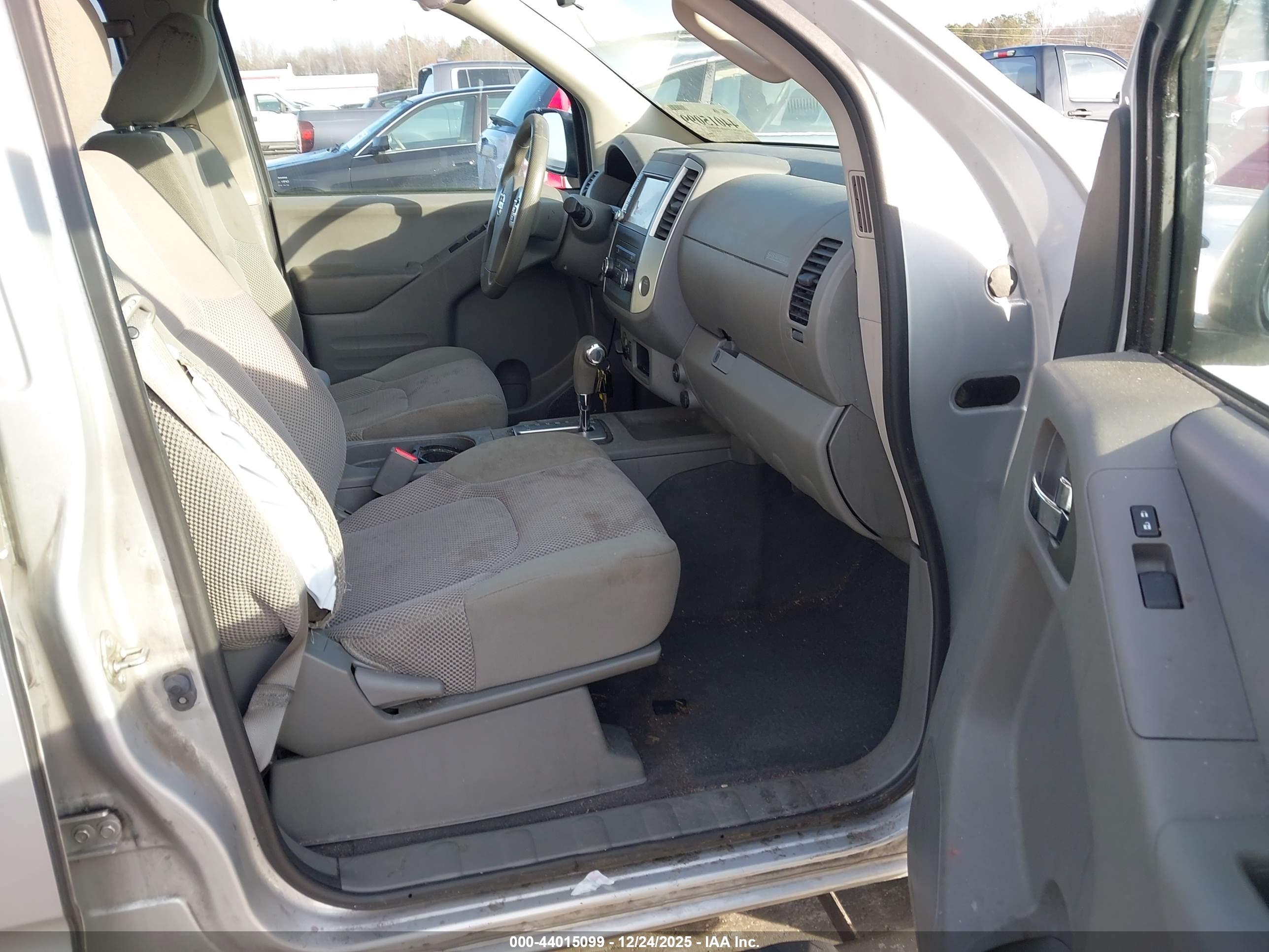 NISSAN FRONTIER image 5
