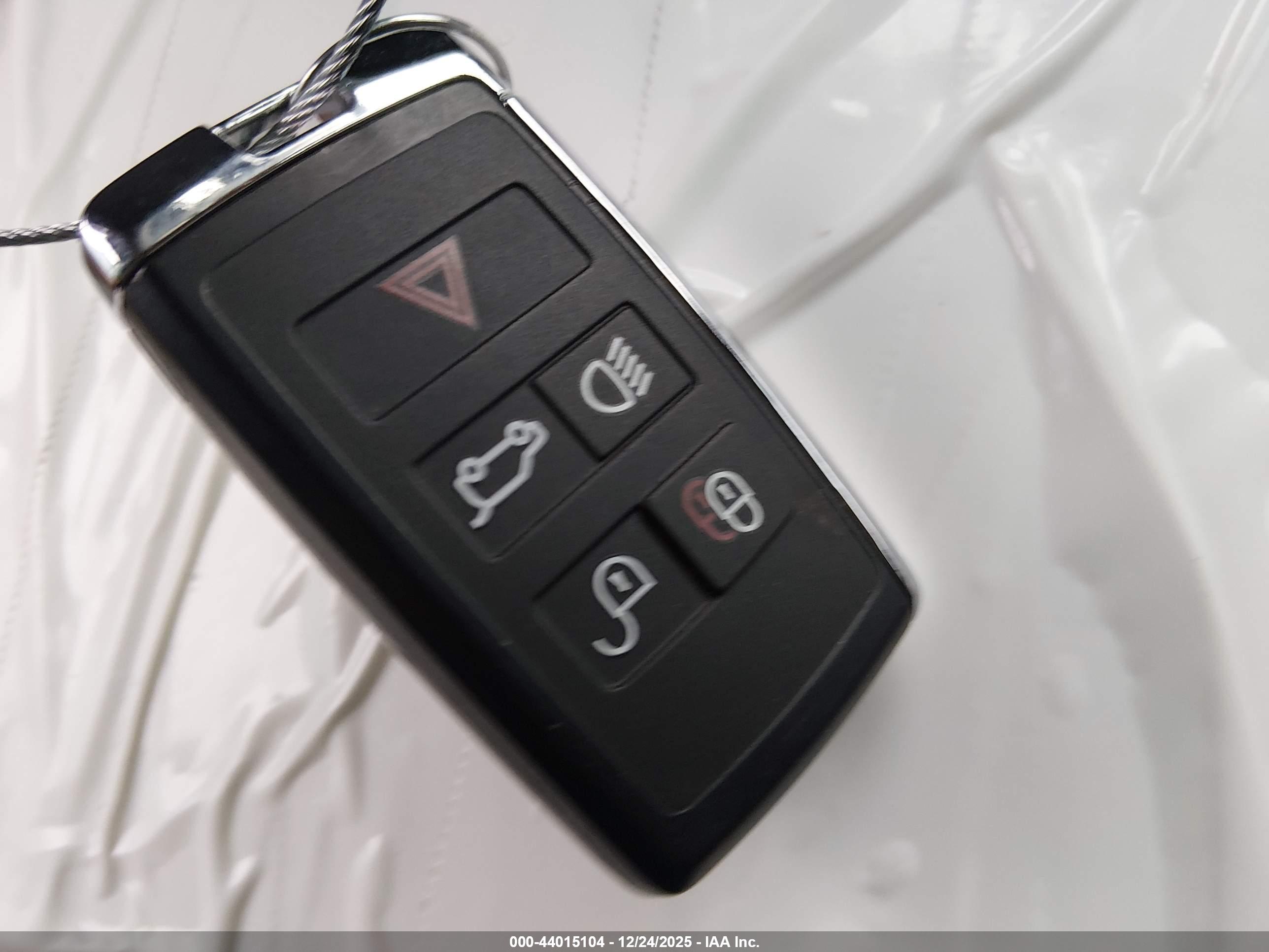 LAND ROVER image 11