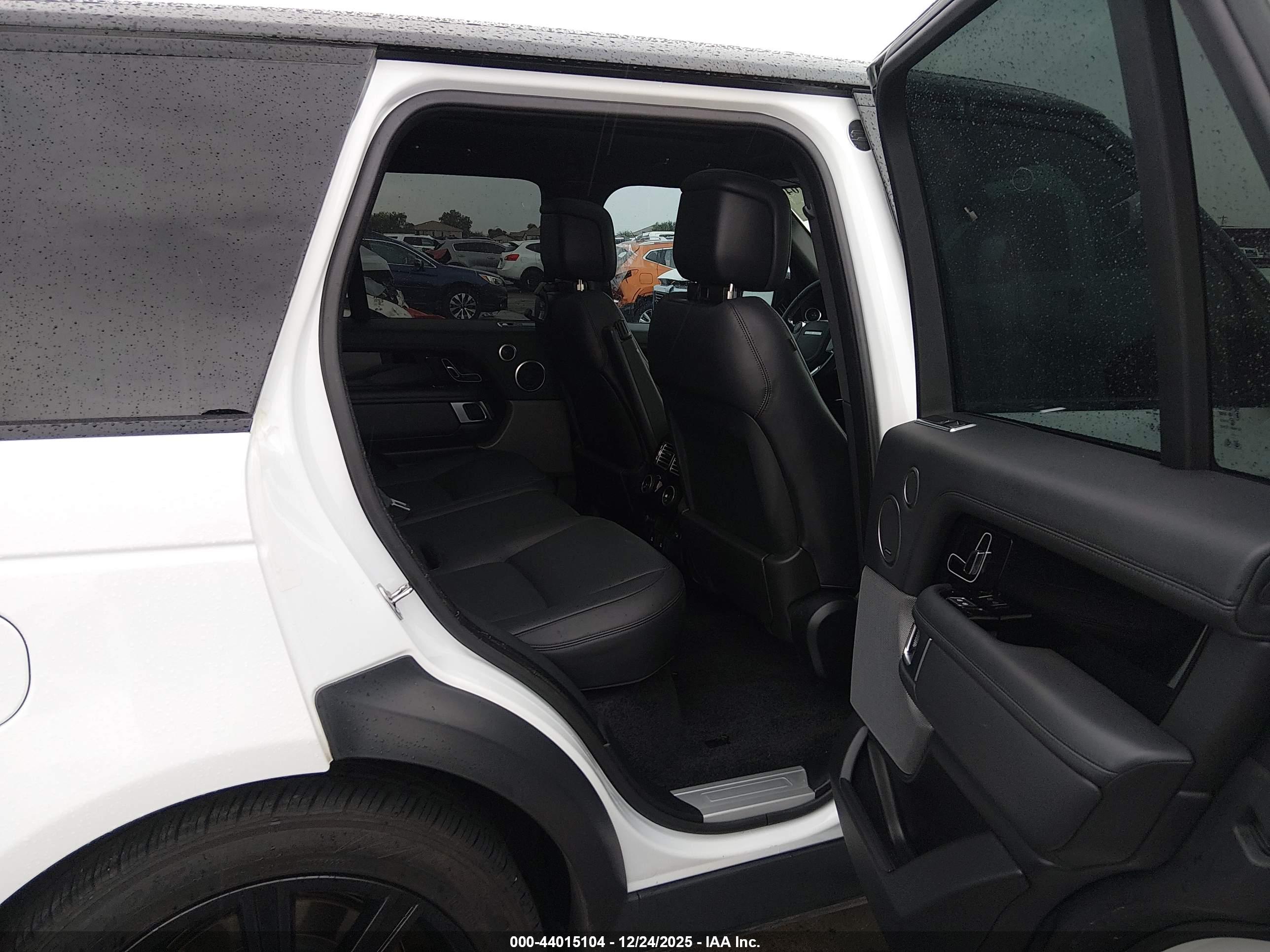 LAND ROVER image 8