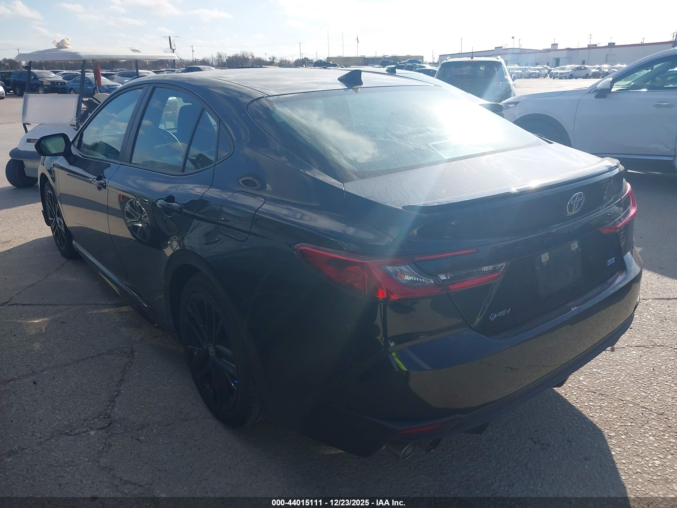 TOYOTA CAMRY image 3