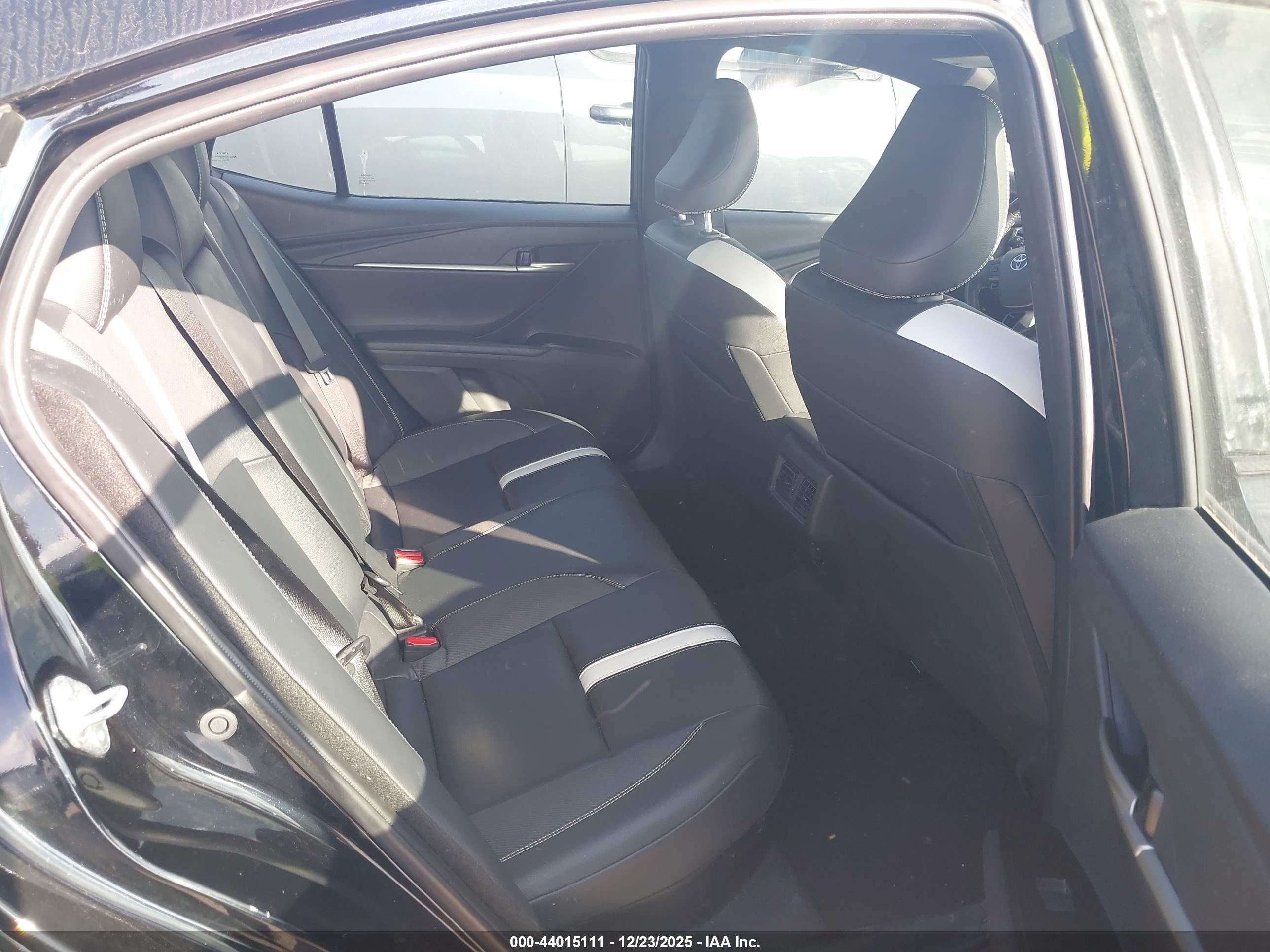 TOYOTA CAMRY image 8