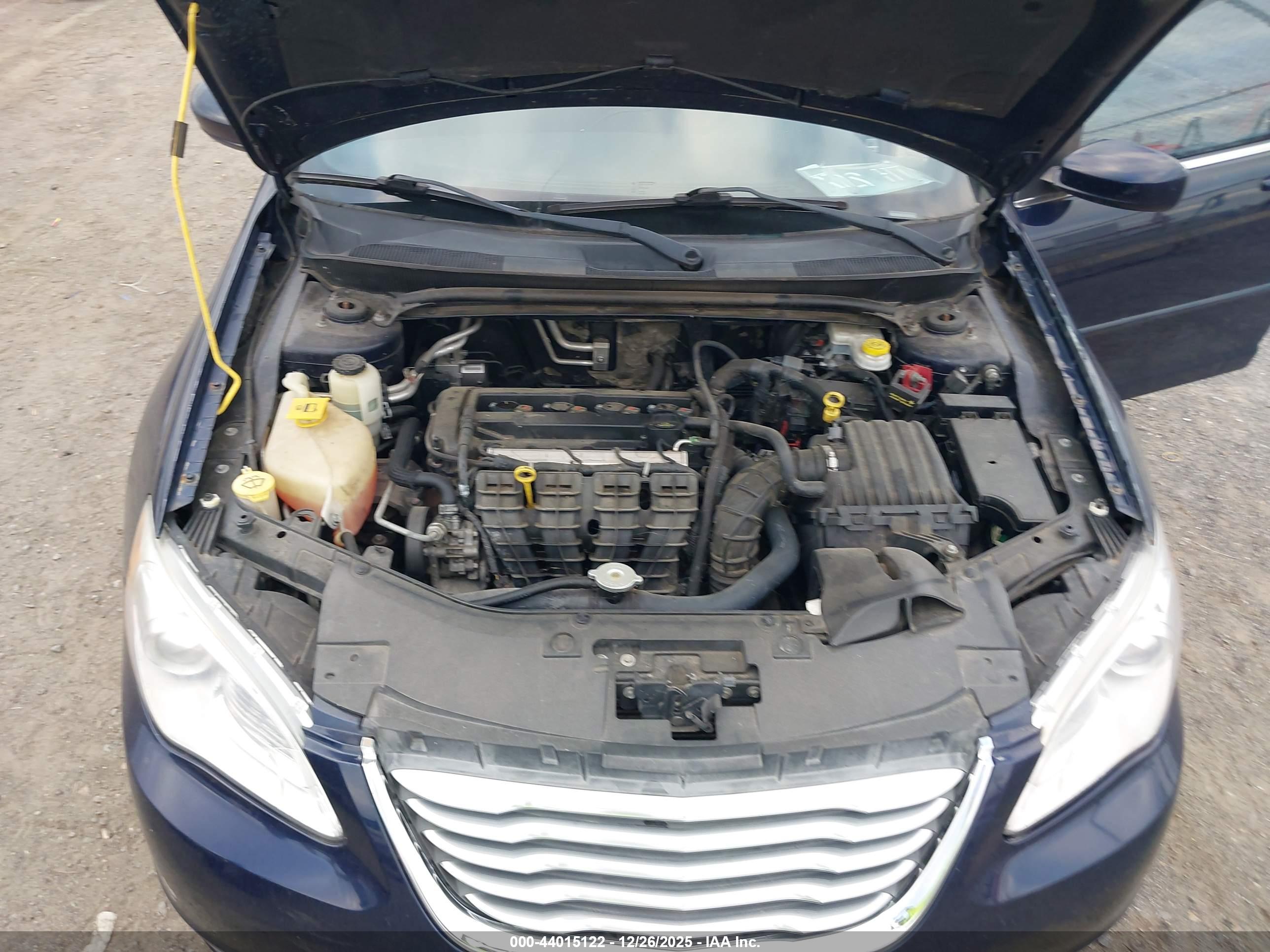 CHRYSLER 200 image 10