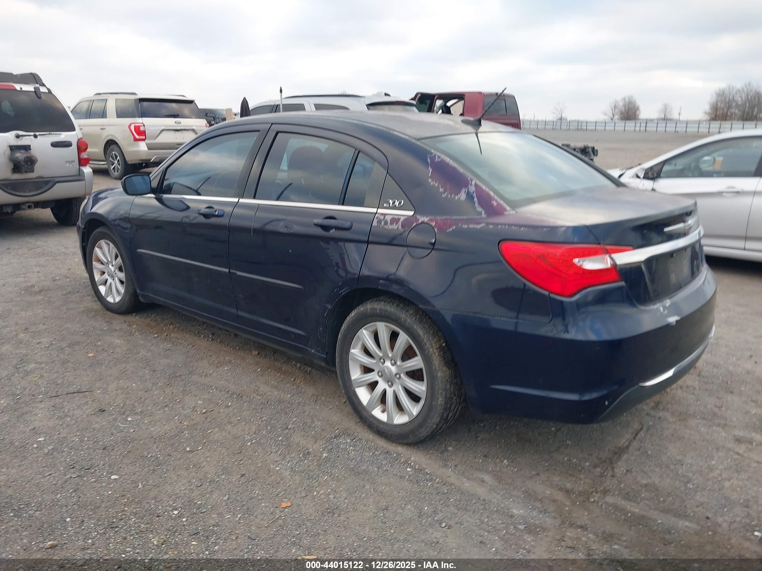 CHRYSLER 200 image 3