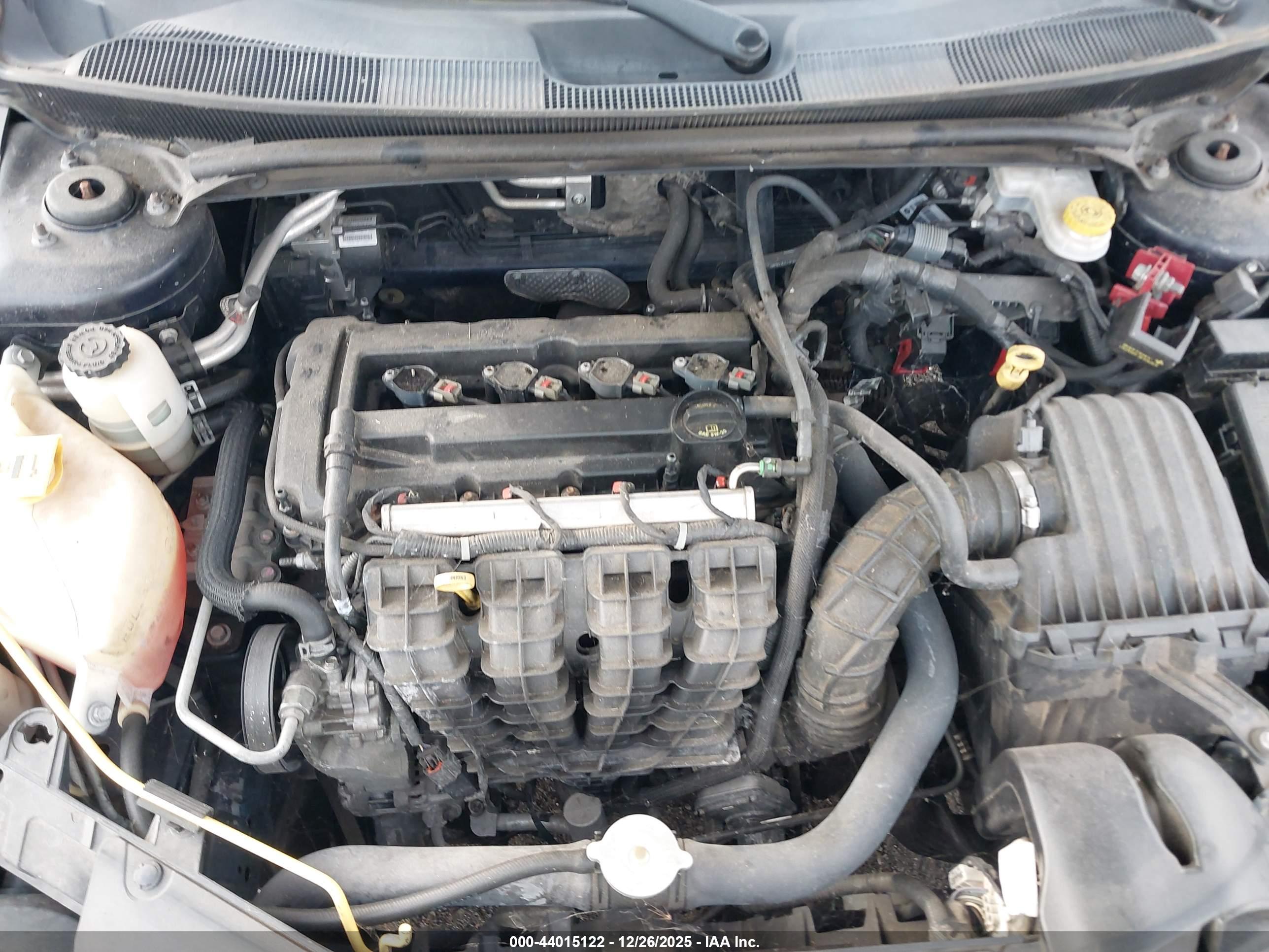 CHRYSLER 200 image 6