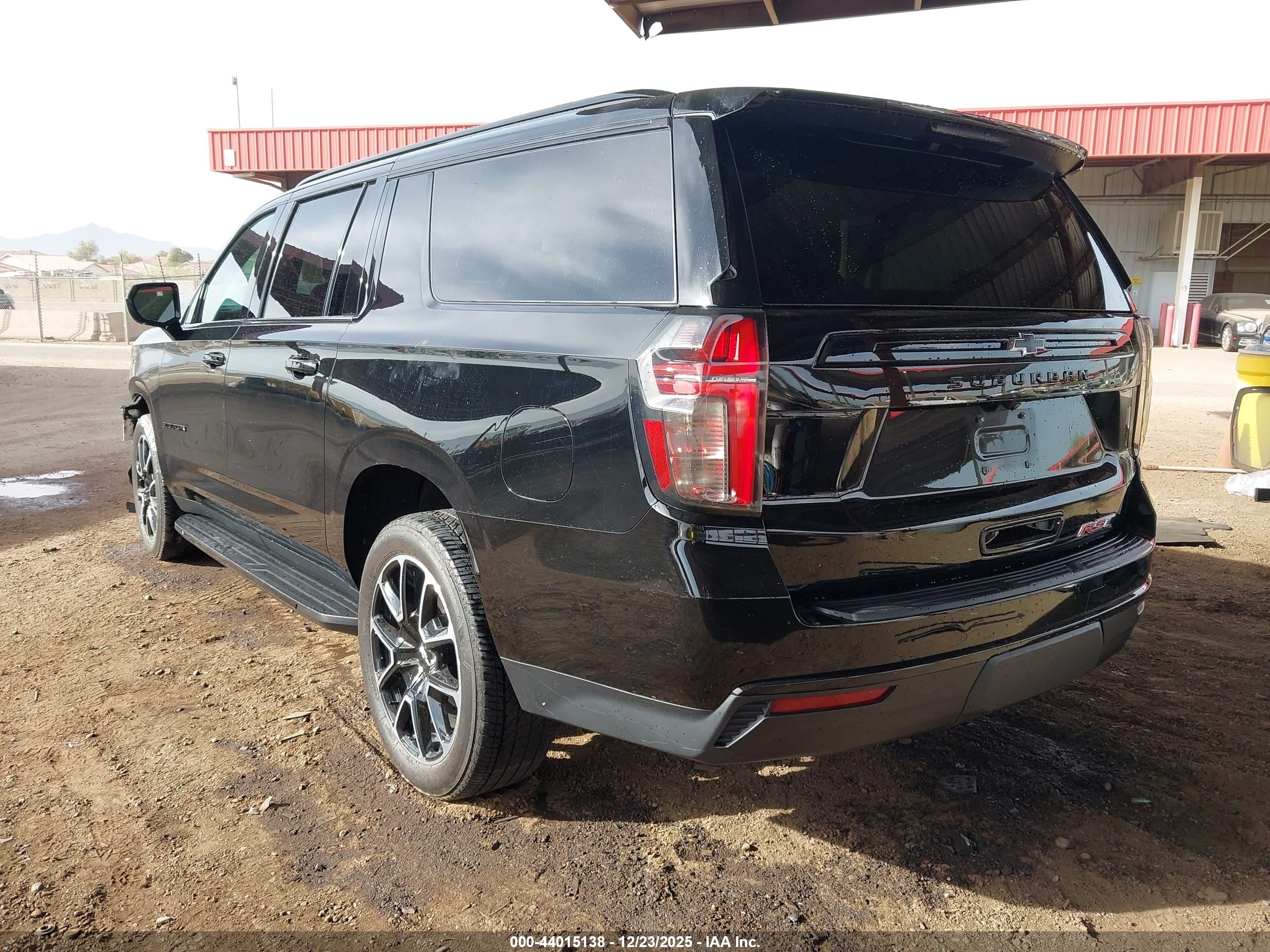 CHEVROLET SUBURBAN image 3
