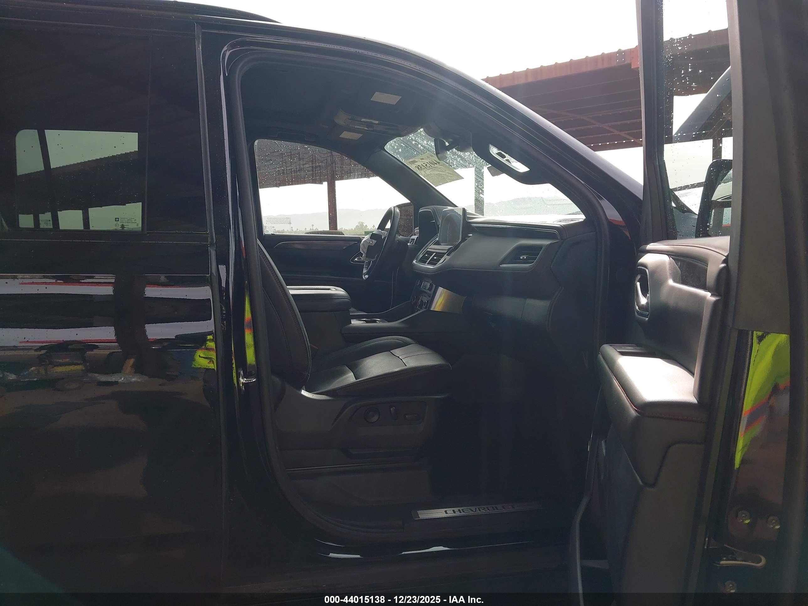 CHEVROLET SUBURBAN image 5