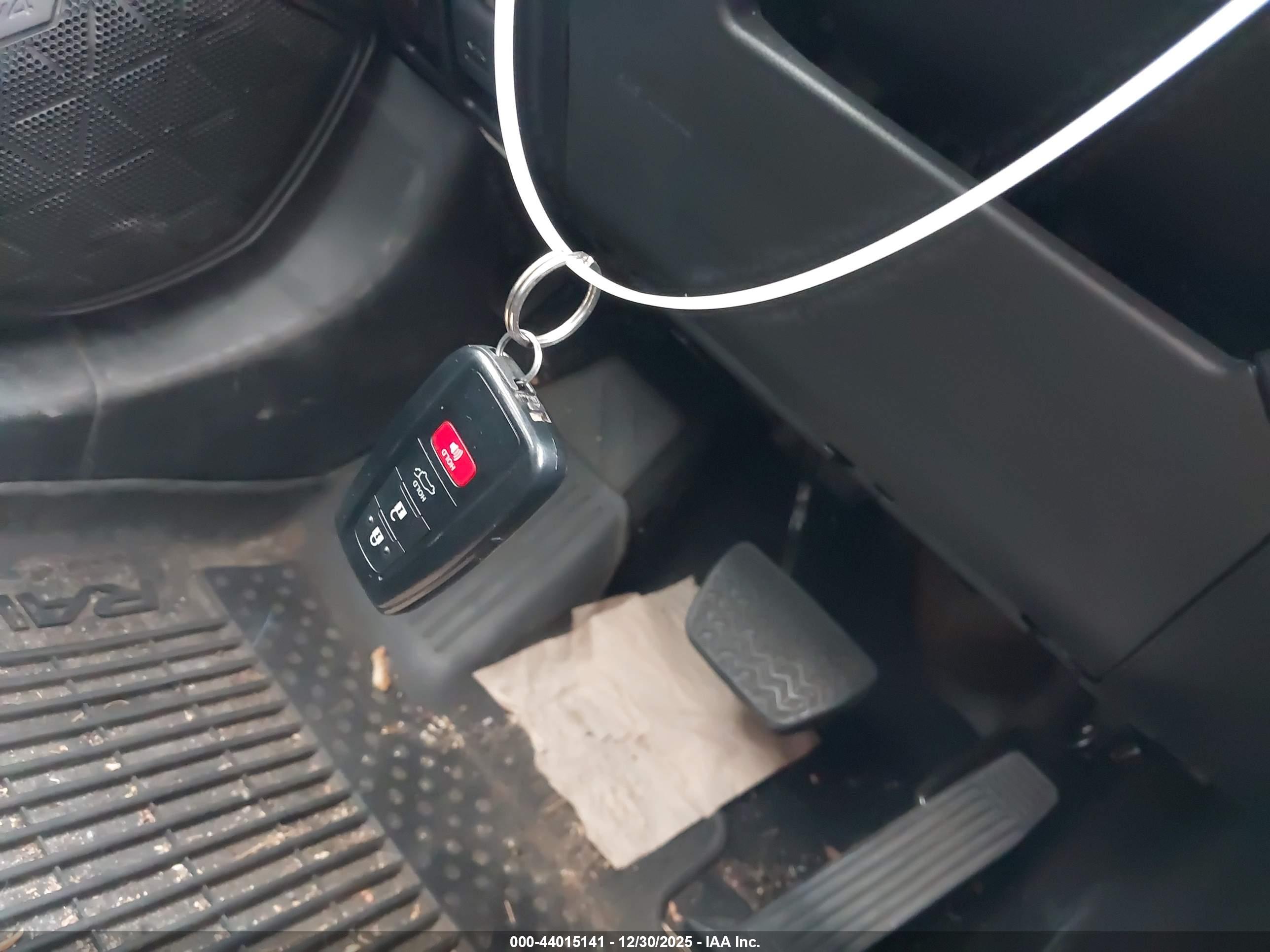 TOYOTA RAV4 image 11