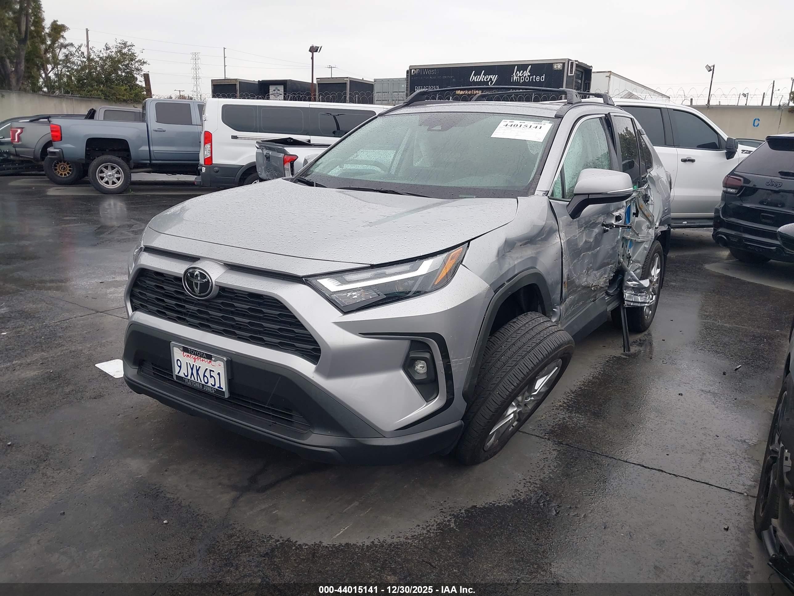 TOYOTA RAV4 image 2