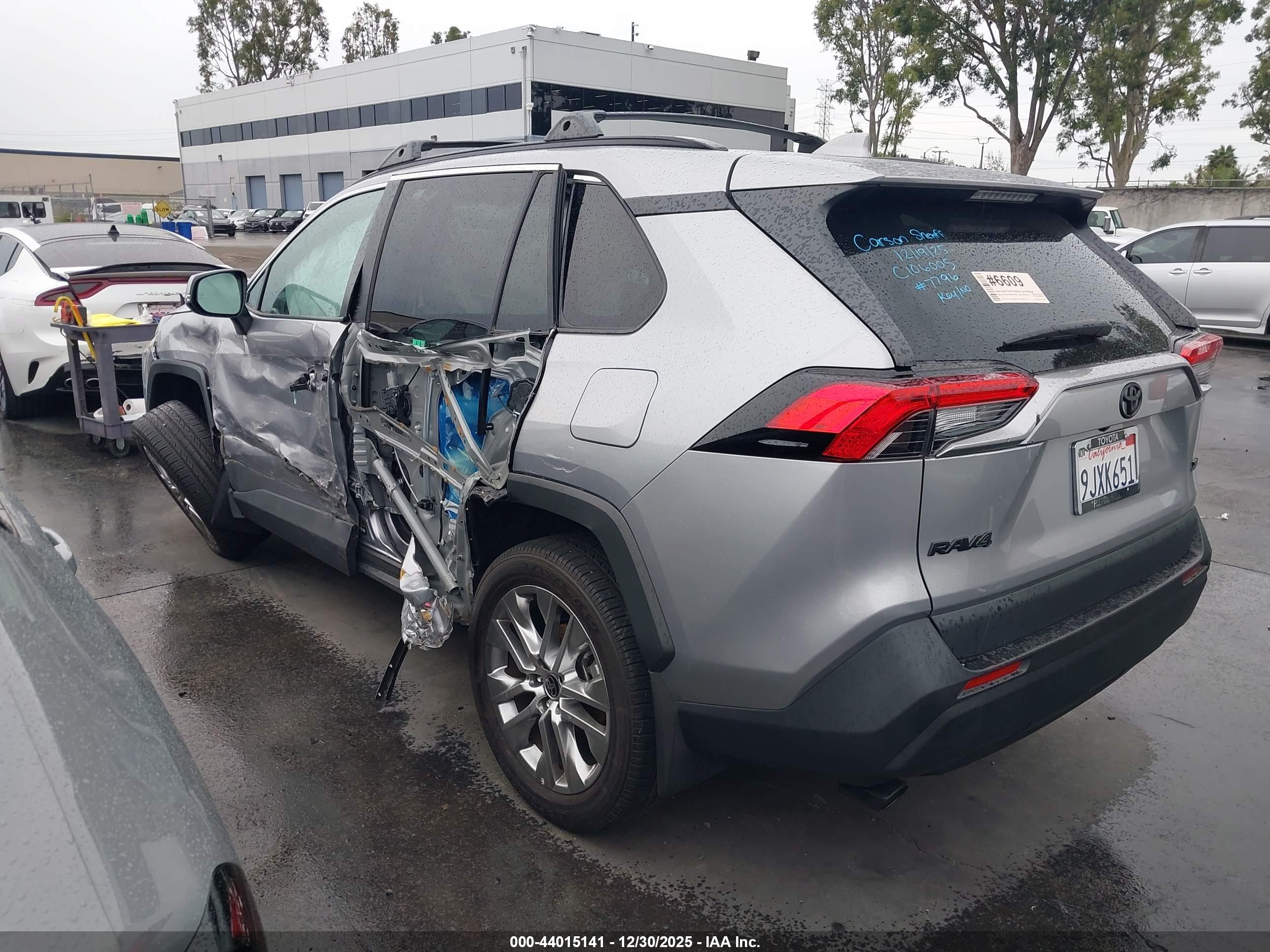 TOYOTA RAV4 image 3