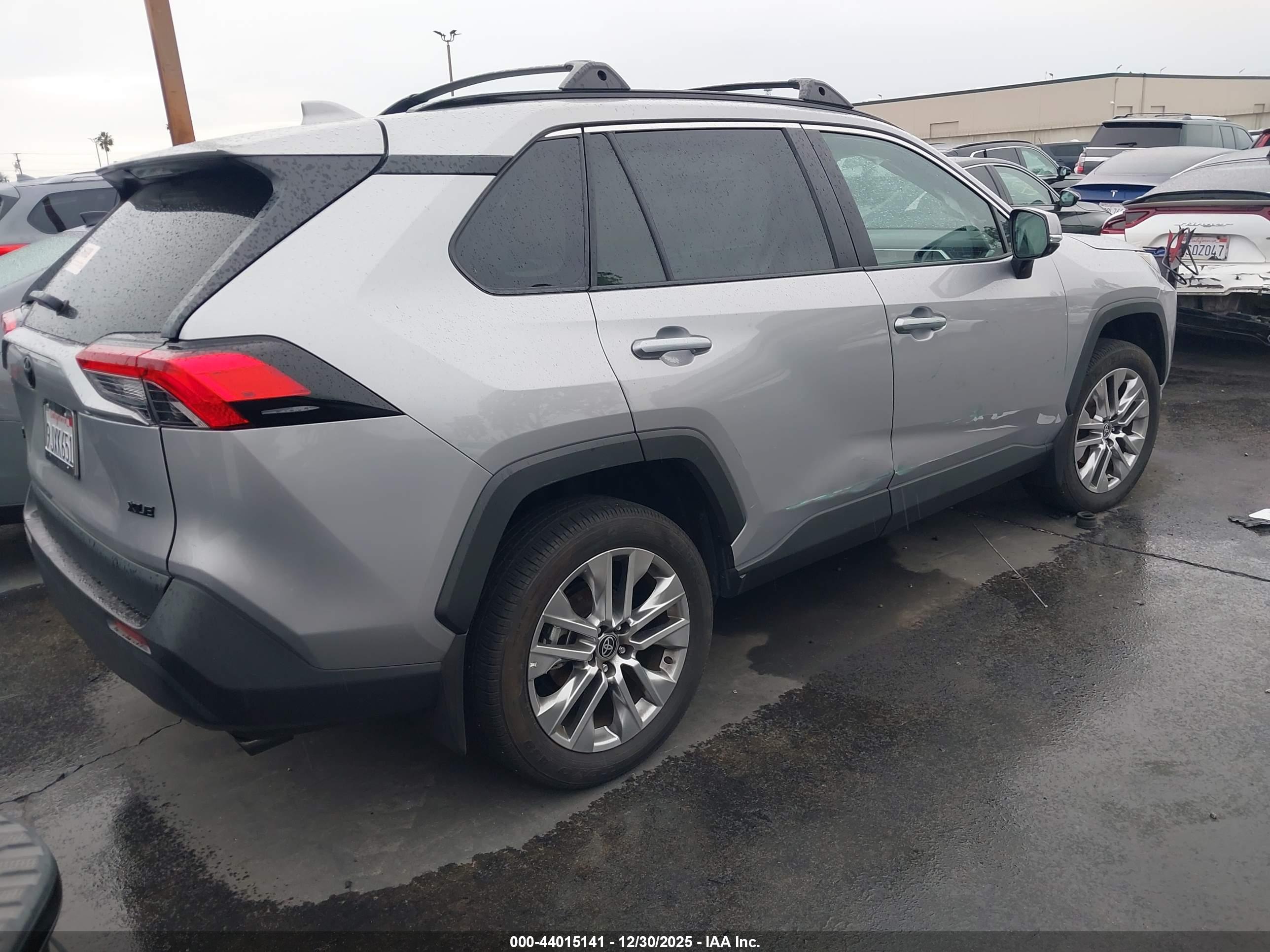 TOYOTA RAV4 image 4