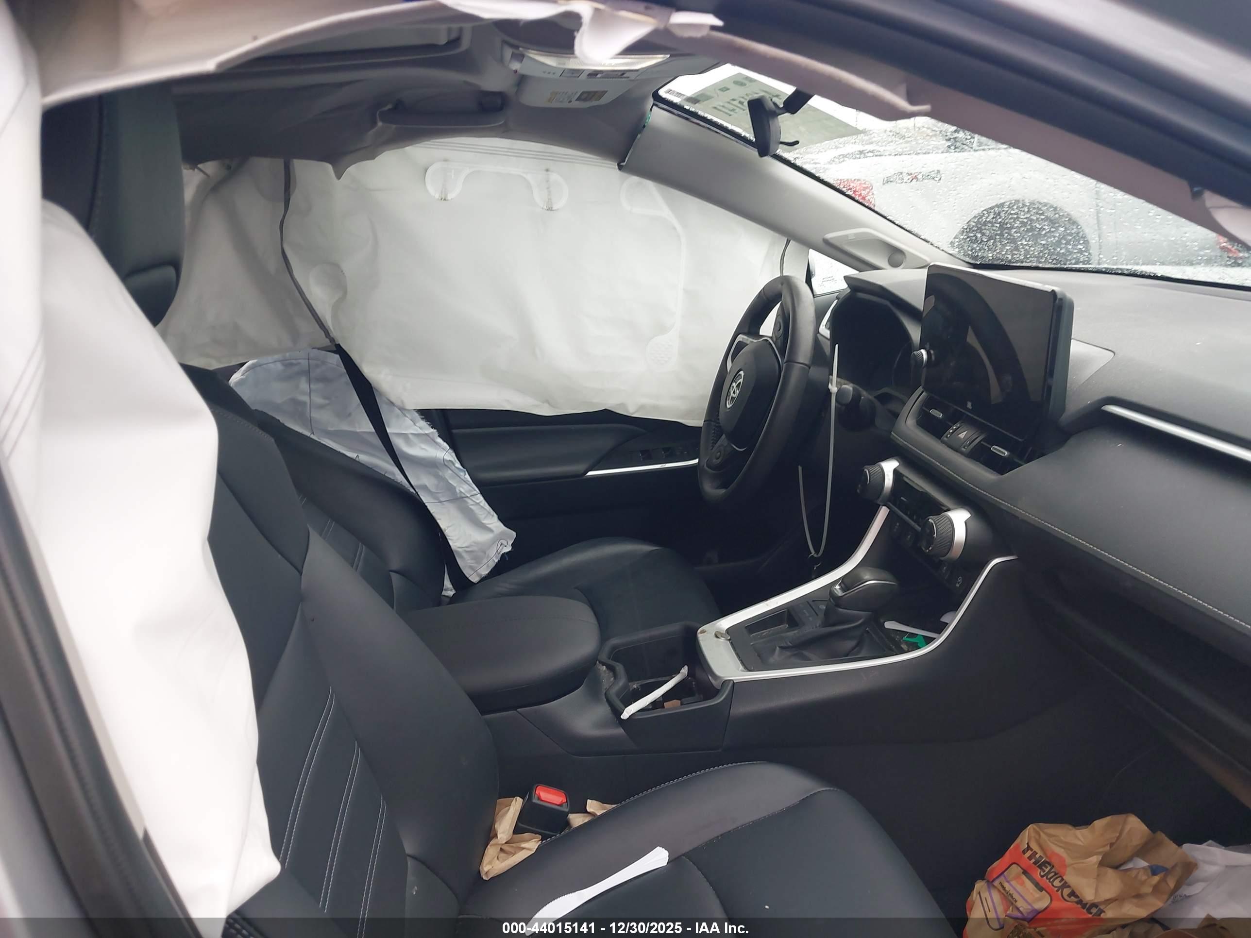 TOYOTA RAV4 image 5