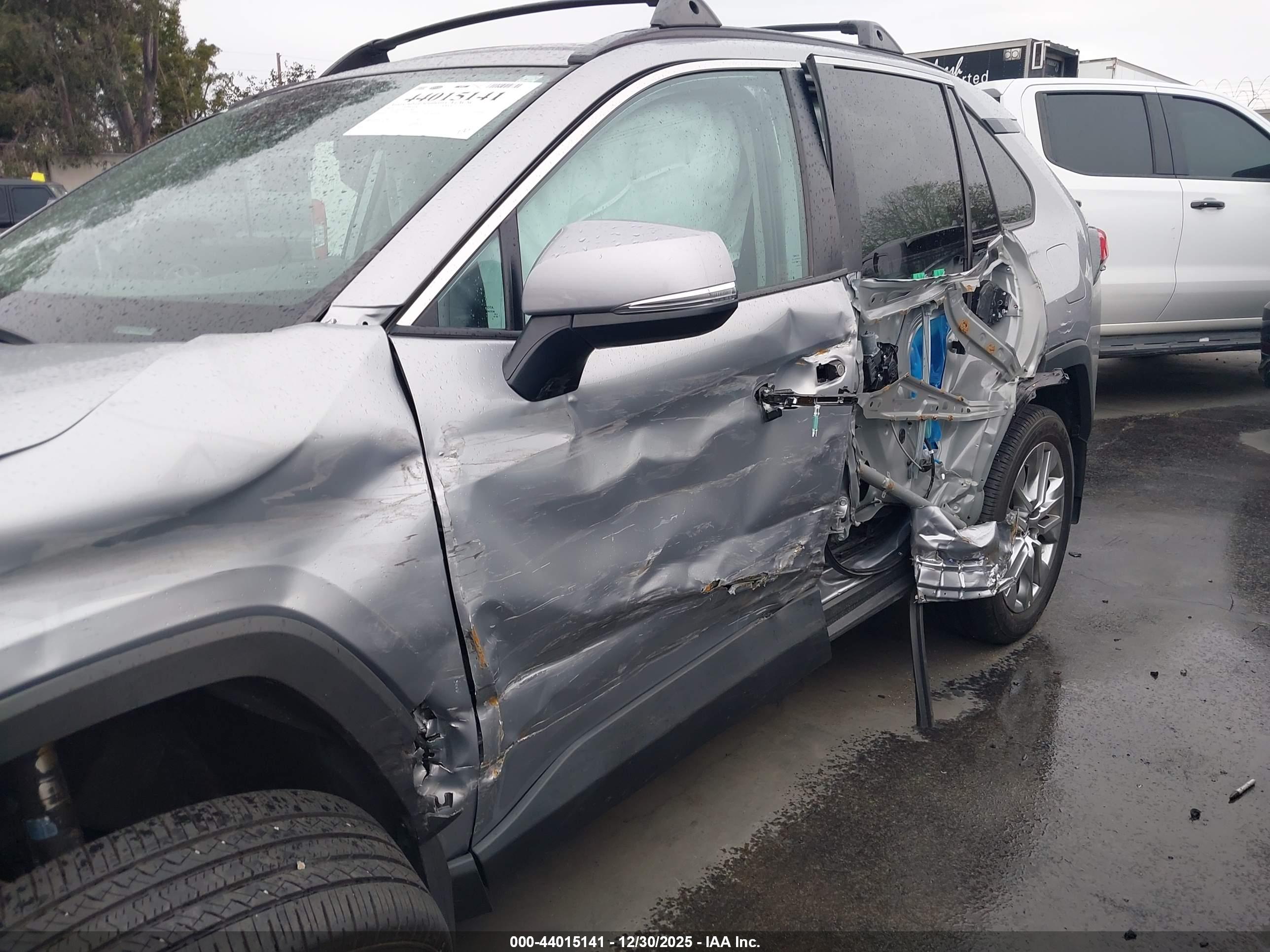 TOYOTA RAV4 image 6