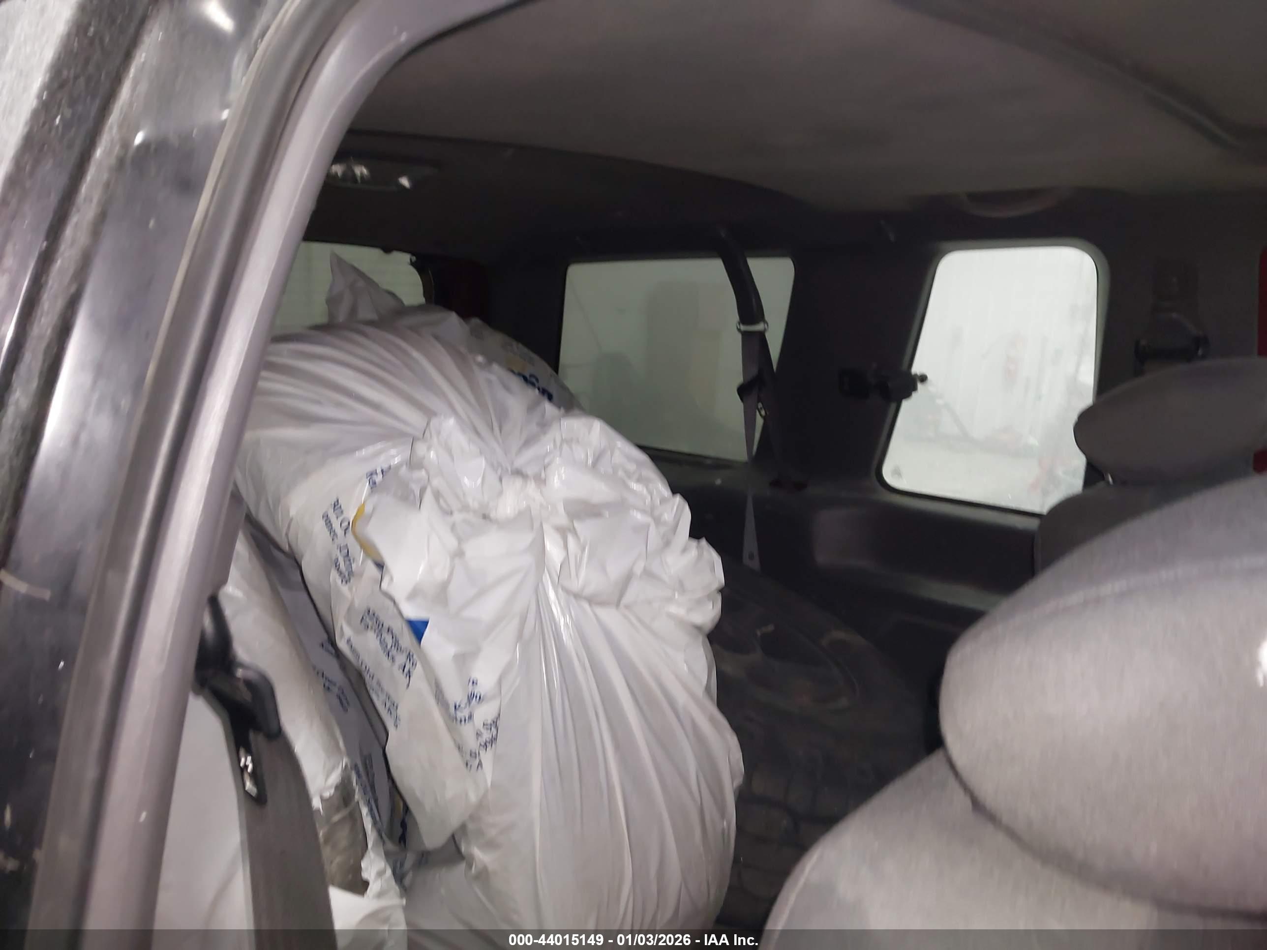FORD EXPLORER image 8