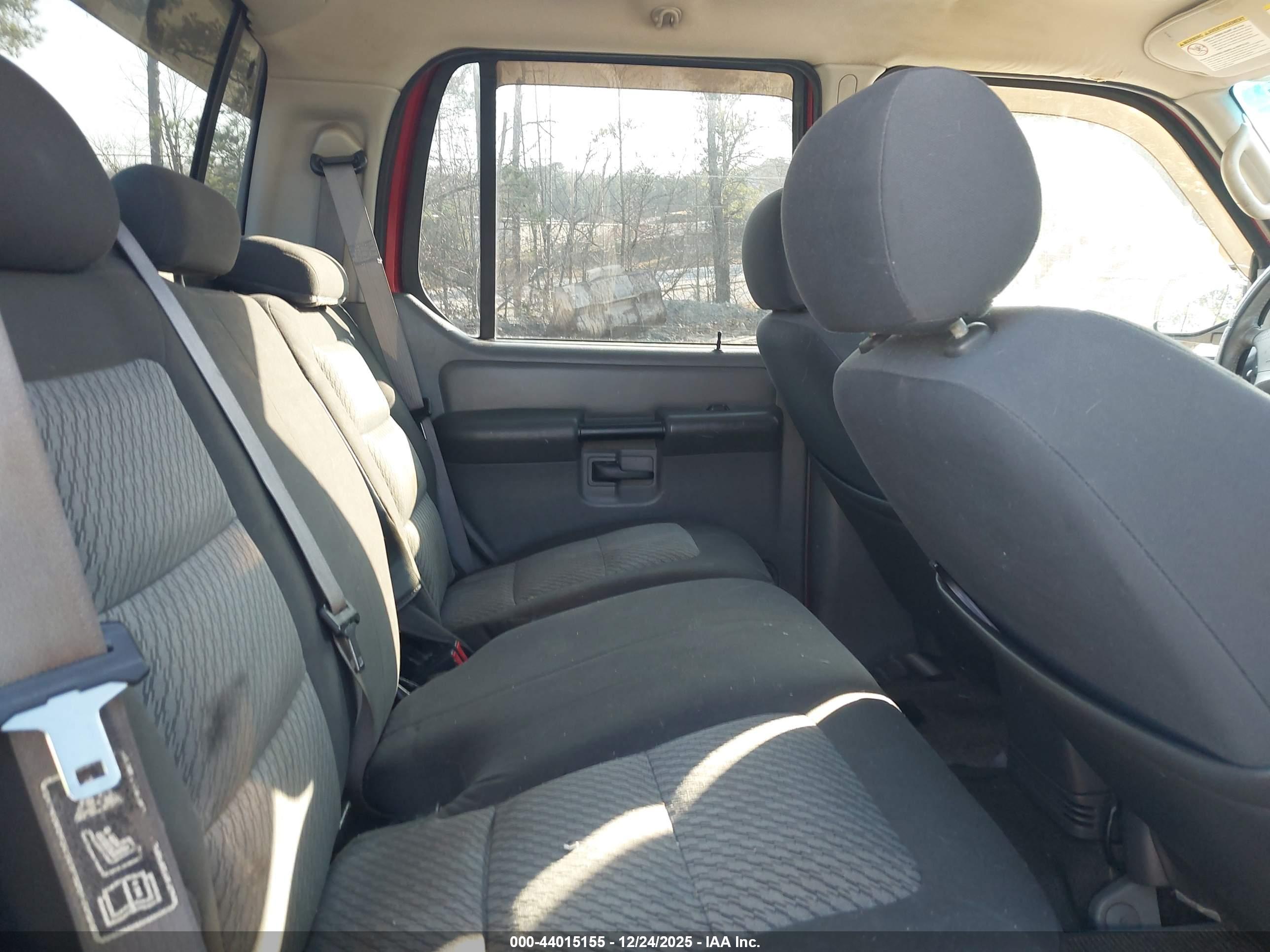 FORD EXPLORER image 8