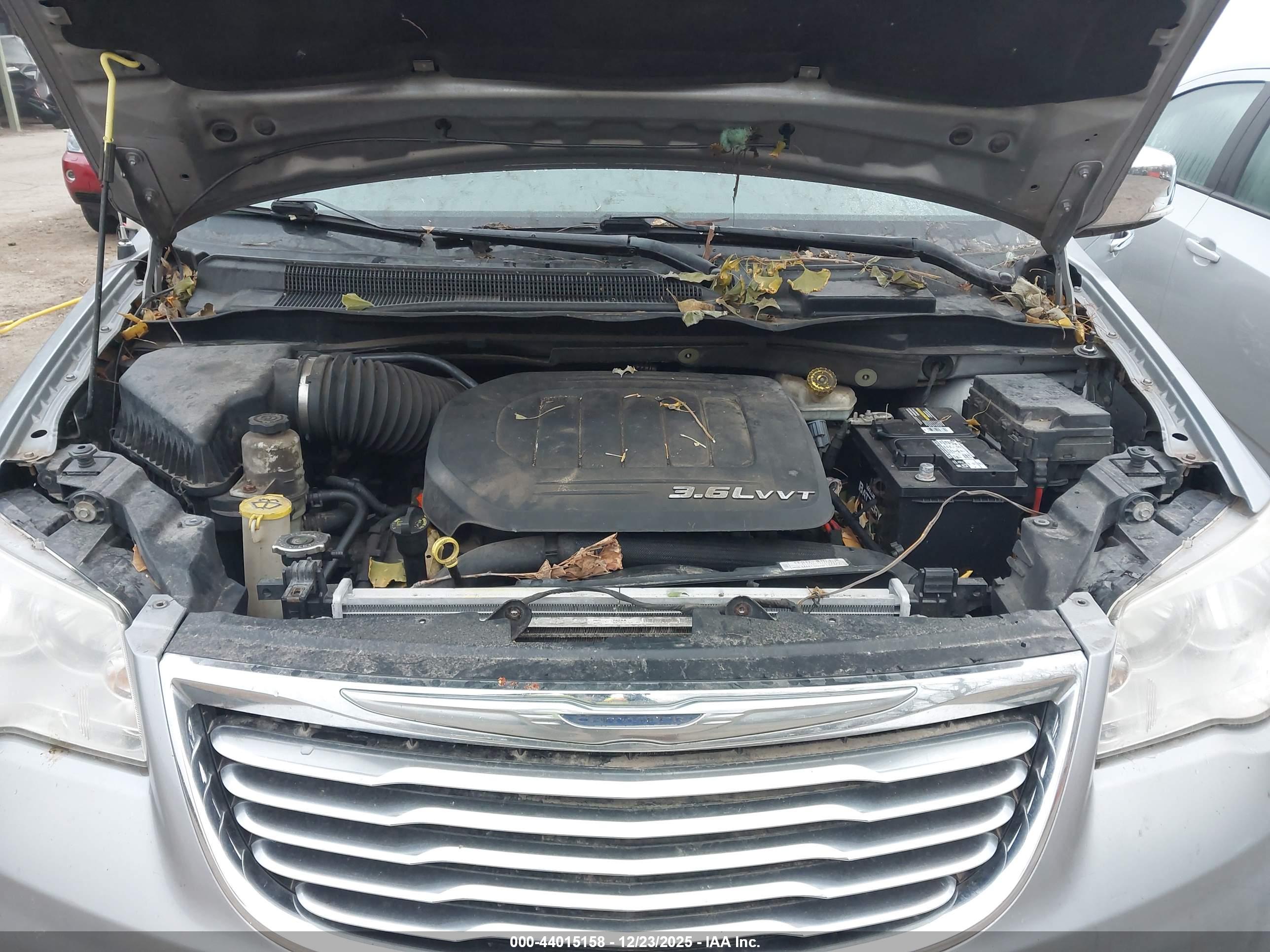 CHRYSLER TOWN image 10