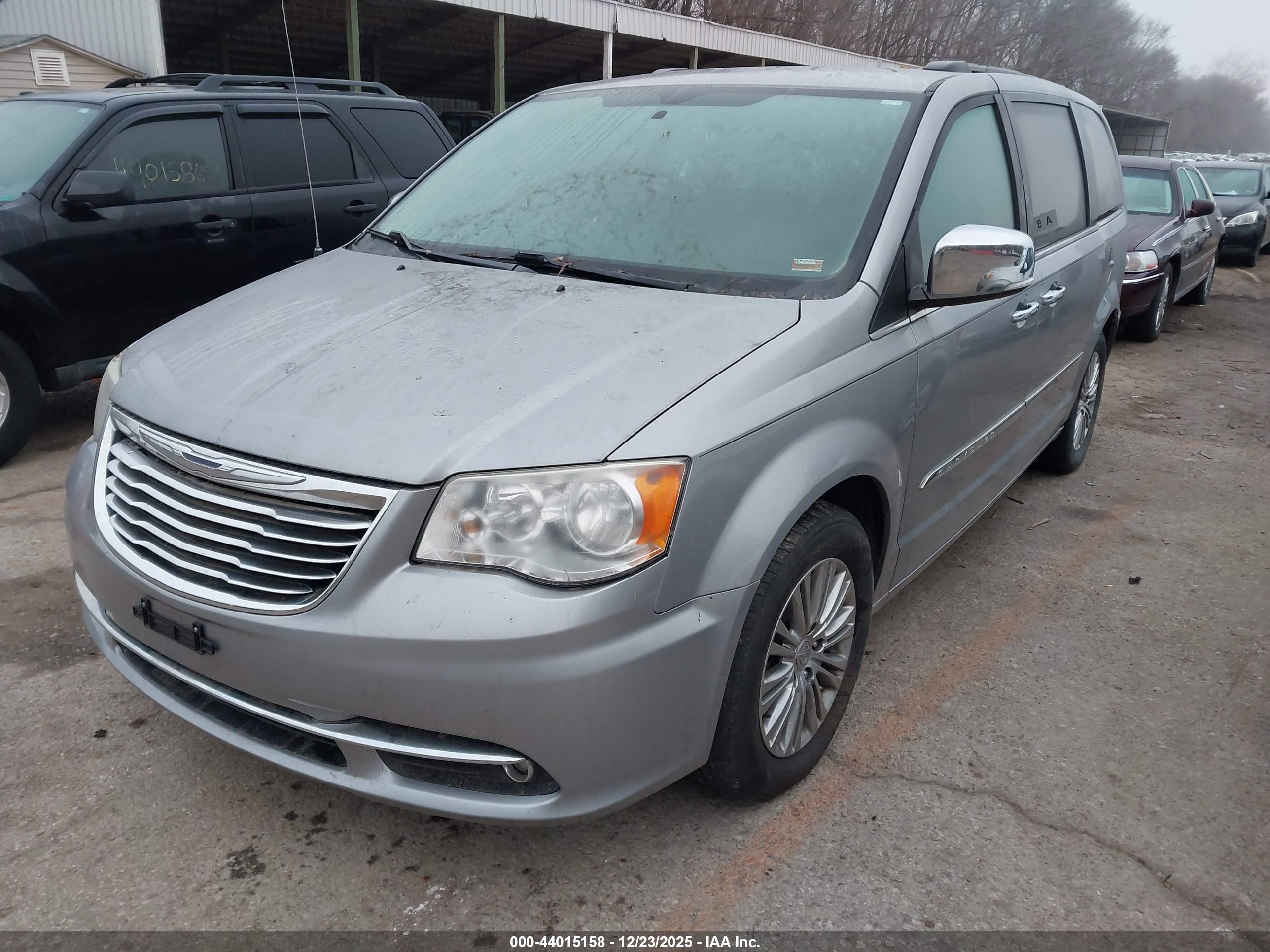 CHRYSLER TOWN image 2