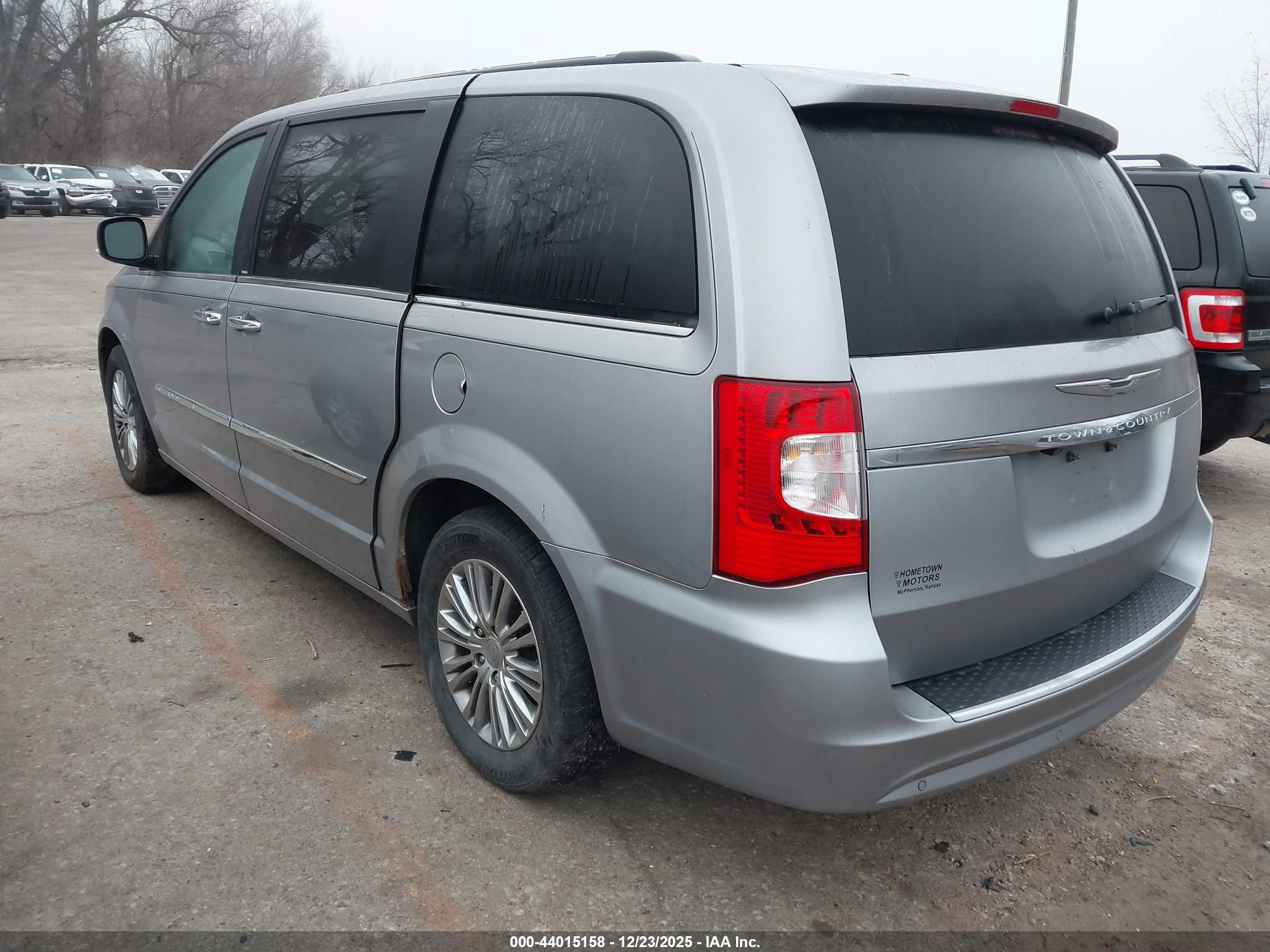 CHRYSLER TOWN image 3