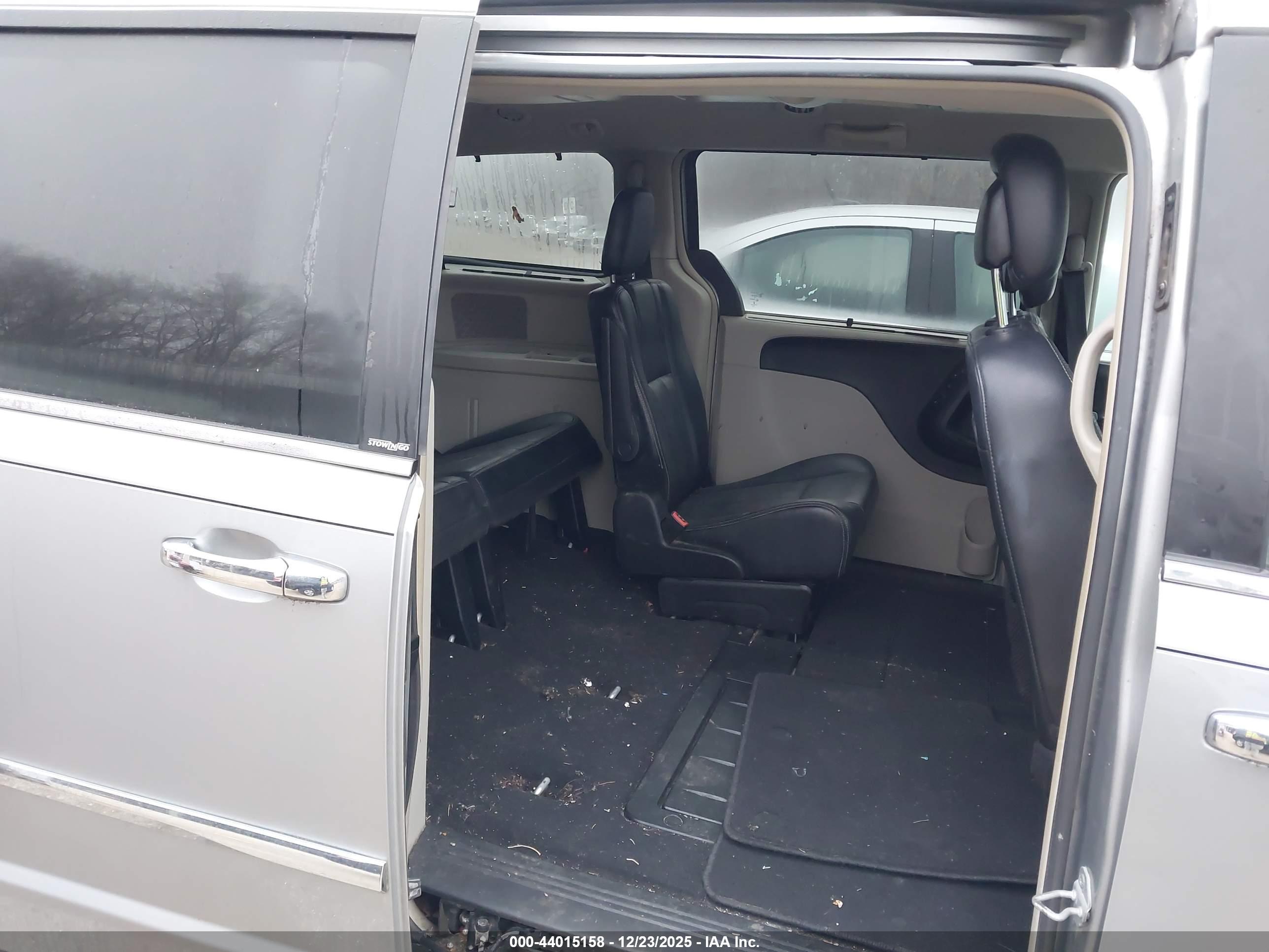 CHRYSLER TOWN image 8